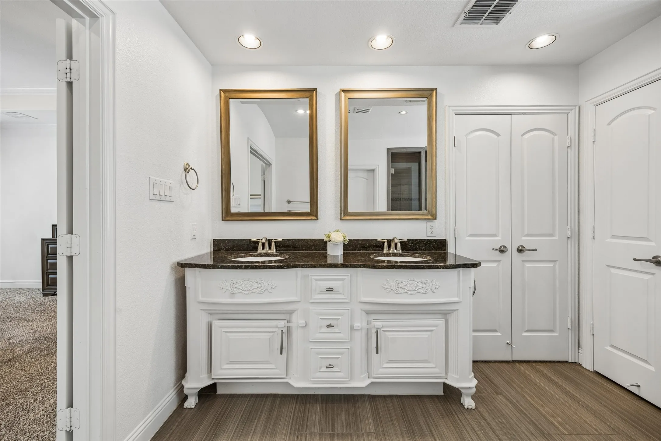 Single Family Residence For Sale in Dallas County , 1022 Shadyside Lane, Dallas, Texas 75223, 3 Bedroom, 4 Bathroom, 2 Garage spaces, 3,147 Sqft, built in 2016, mls#21322185, Real Estate Agent in Dallas, Homes For Sale in Dallas county, Homes For Sale in Dallas, Realtor in Dallas Texas, Real Estate Brokerage Independent Realty Texas, Luminita Cordes Realtor