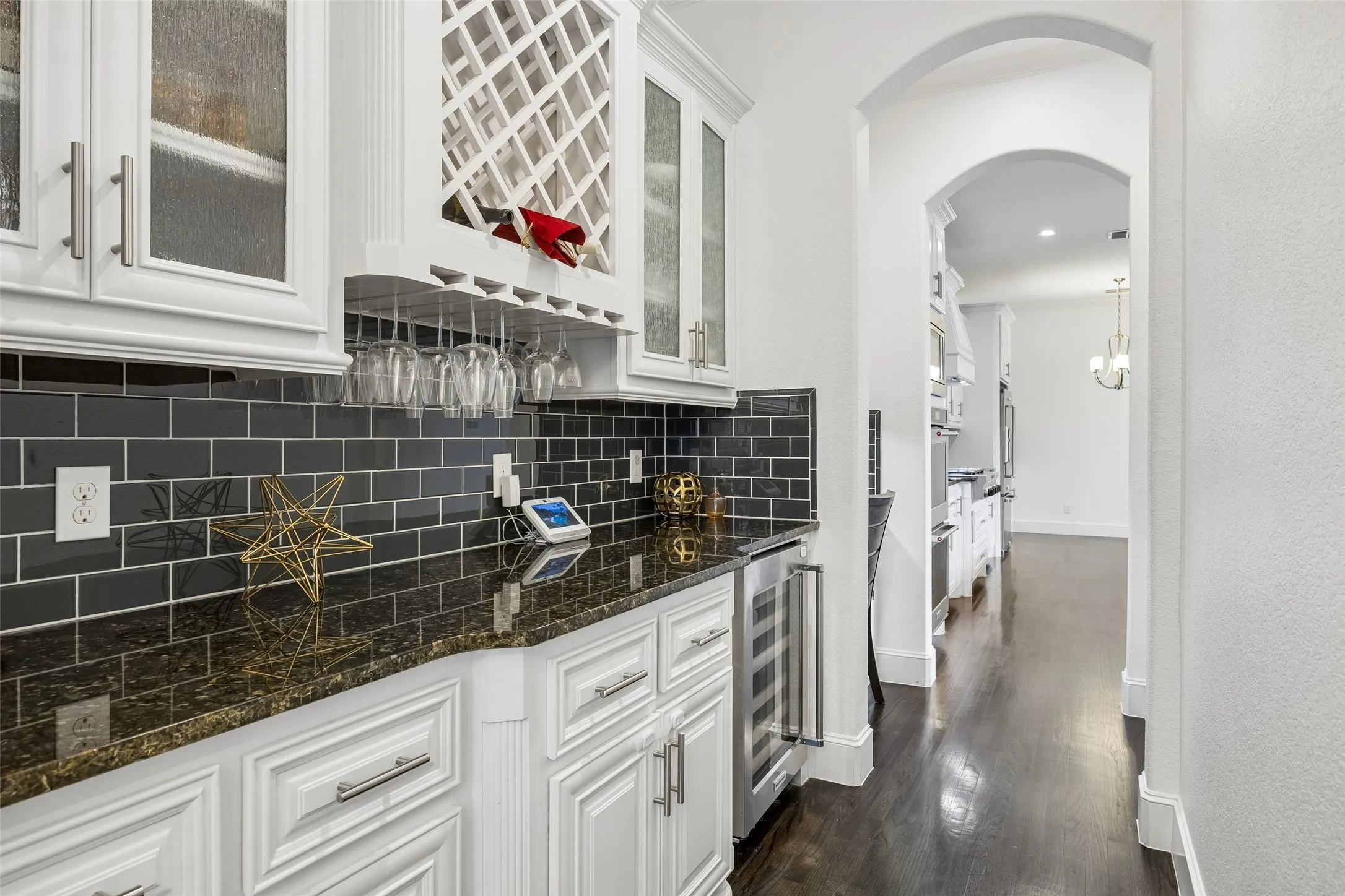 Single Family Residence For Sale in Dallas County , 1022 Shadyside Lane, Dallas, Texas 75223, 3 Bedroom, 4 Bathroom, 2 Garage spaces, 3,147 Sqft, built in 2016, mls#21322185, Real Estate Agent in Dallas, Homes For Sale in Dallas county, Homes For Sale in Dallas, Realtor in Dallas Texas, Real Estate Brokerage Independent Realty Texas, Luminita Cordes Realtor