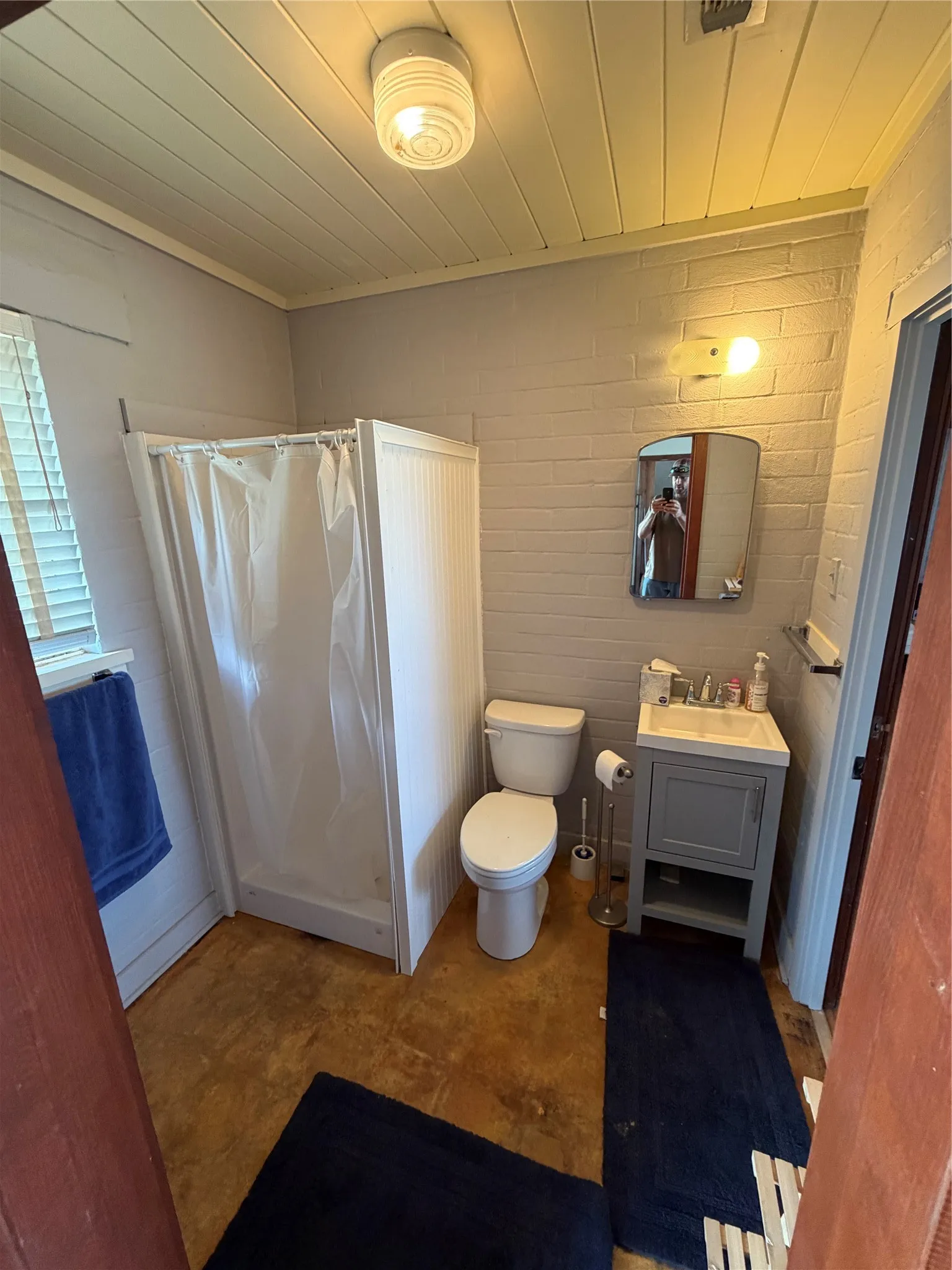 Bunkhouse Bath 2