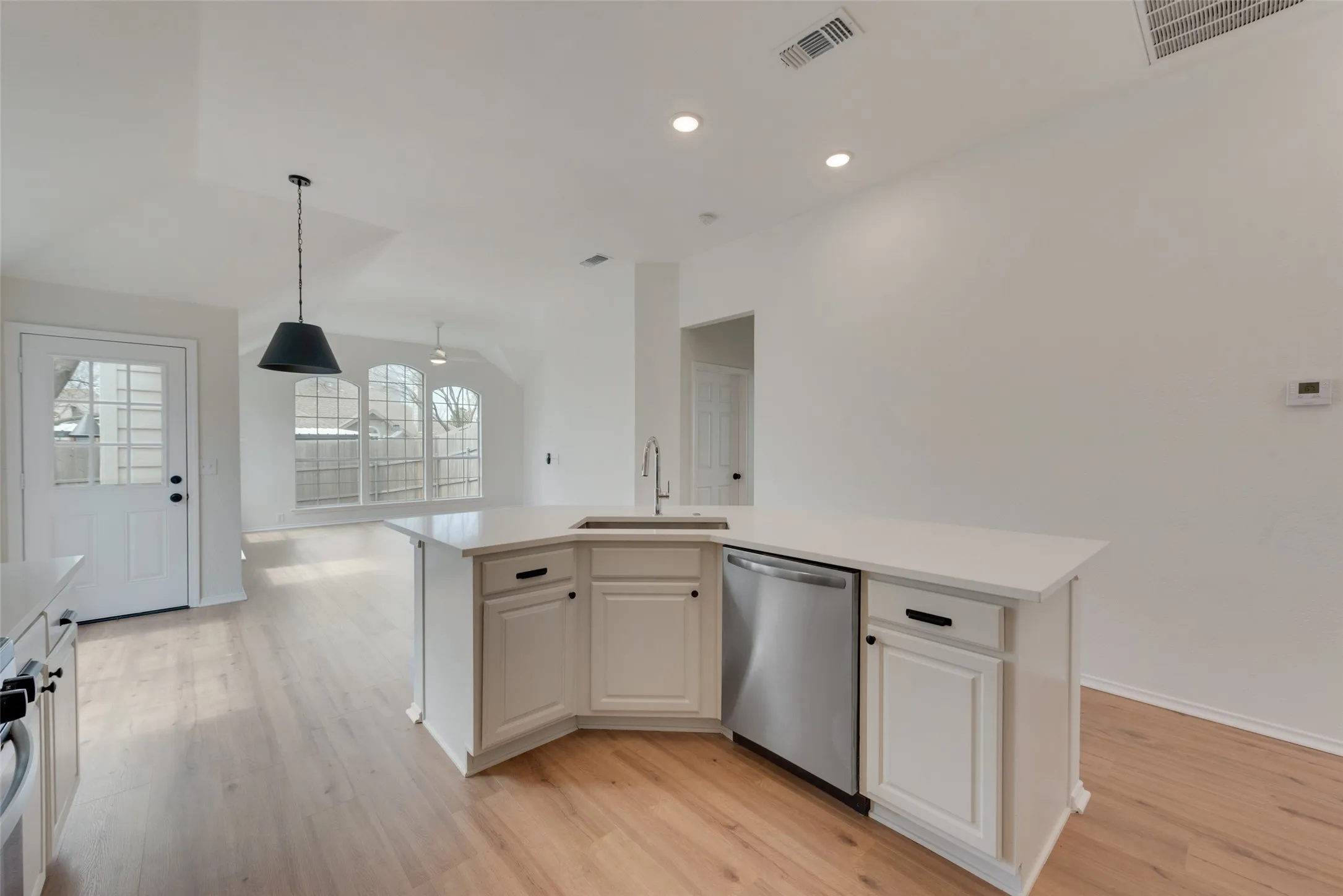 Single Family Residence For Rent in Collin County , 7307 Cresson Drive, Frisco, Texas 75035, 4 Bedroom, 2 Bathroom, 2 Garage spaces, 2,070 Sqft, built in 1998, mls#21324956, Real Estate Agent in Frisco, Homes For Rent in Collin county, Homes For Rent in Frisco, Realtor in Frisco Texas, Real Estate Brokerage Independent Realty Texas, Luminita Cordes Realtor