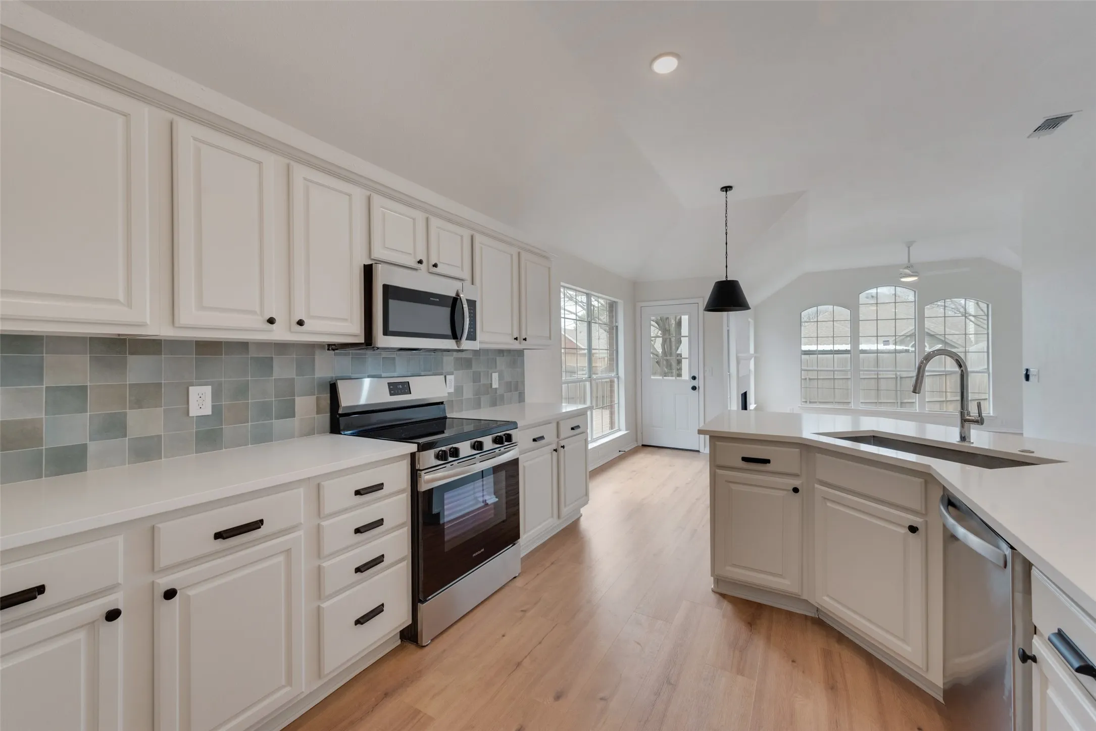 Single Family Residence For Rent in Collin County , 7307 Cresson Drive, Frisco, Texas 75035, 4 Bedroom, 2 Bathroom, 2 Garage spaces, 2,070 Sqft, built in 1998, mls#21324956, Real Estate Agent in Frisco, Homes For Rent in Collin county, Homes For Rent in Frisco, Realtor in Frisco Texas, Real Estate Brokerage Independent Realty Texas, Luminita Cordes Realtor