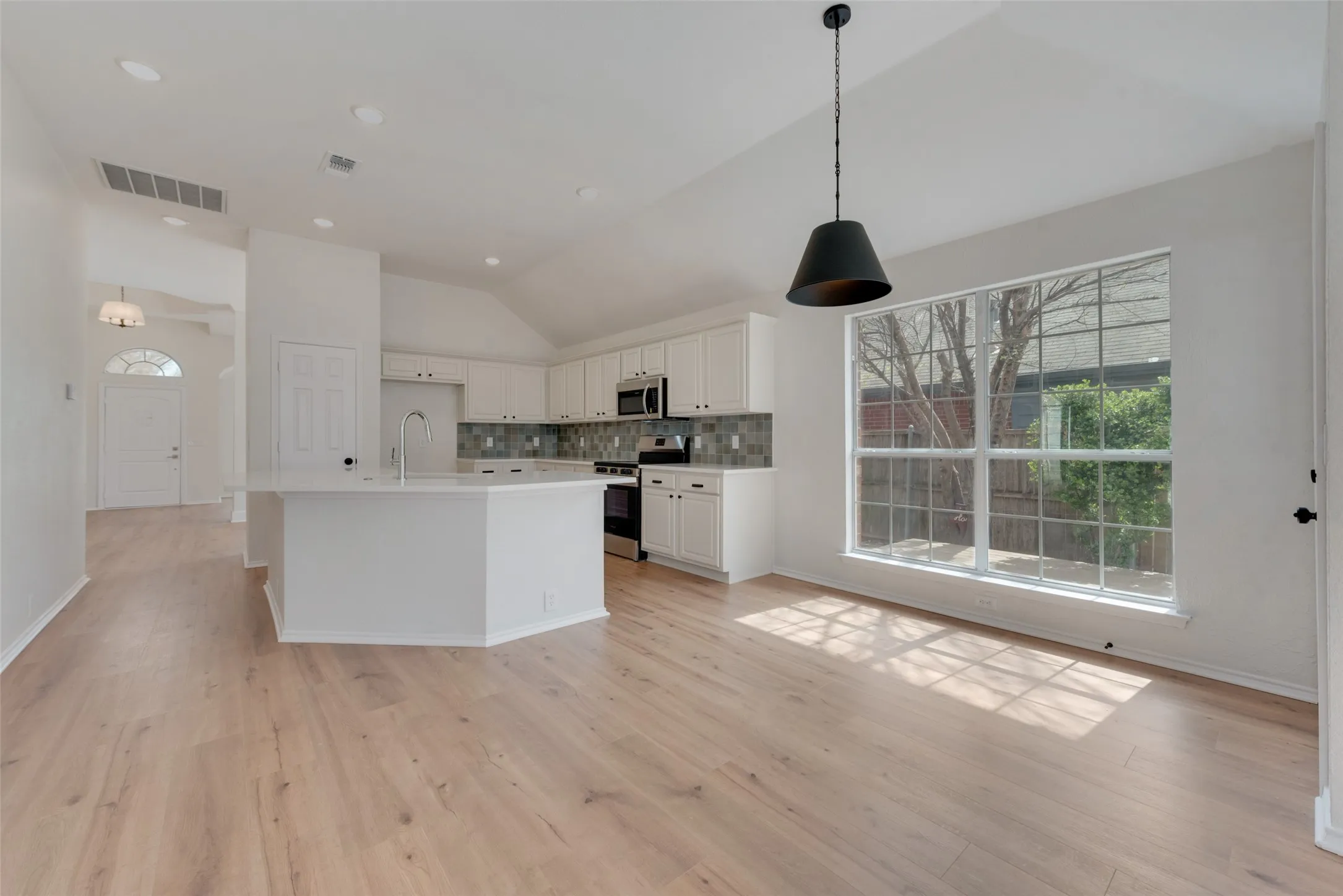 Single Family Residence For Rent in Collin County , 7307 Cresson Drive, Frisco, Texas 75035, 4 Bedroom, 2 Bathroom, 2 Garage spaces, 2,070 Sqft, built in 1998, mls#21324956, Real Estate Agent in Frisco, Homes For Rent in Collin county, Homes For Rent in Frisco, Realtor in Frisco Texas, Real Estate Brokerage Independent Realty Texas, Luminita Cordes Realtor