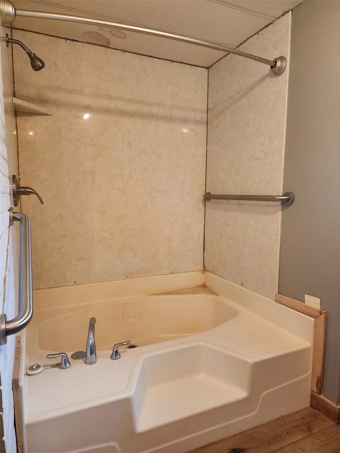 Mobile Home For Rent in Comanche County , 3310 FM 573, Comanche, Texas 76442, 2 Bedroom, 1 Bathroom, 2 Garage spaces, 952 Sqft, built in 1978, mls#21324971, Real Estate Agent in Comanche, Homes For Rent in Comanche county, Homes For Rent in Comanche, Realtor in Comanche Texas, Real Estate Brokerage Independent Realty Texas, Luminita Cordes Realtor