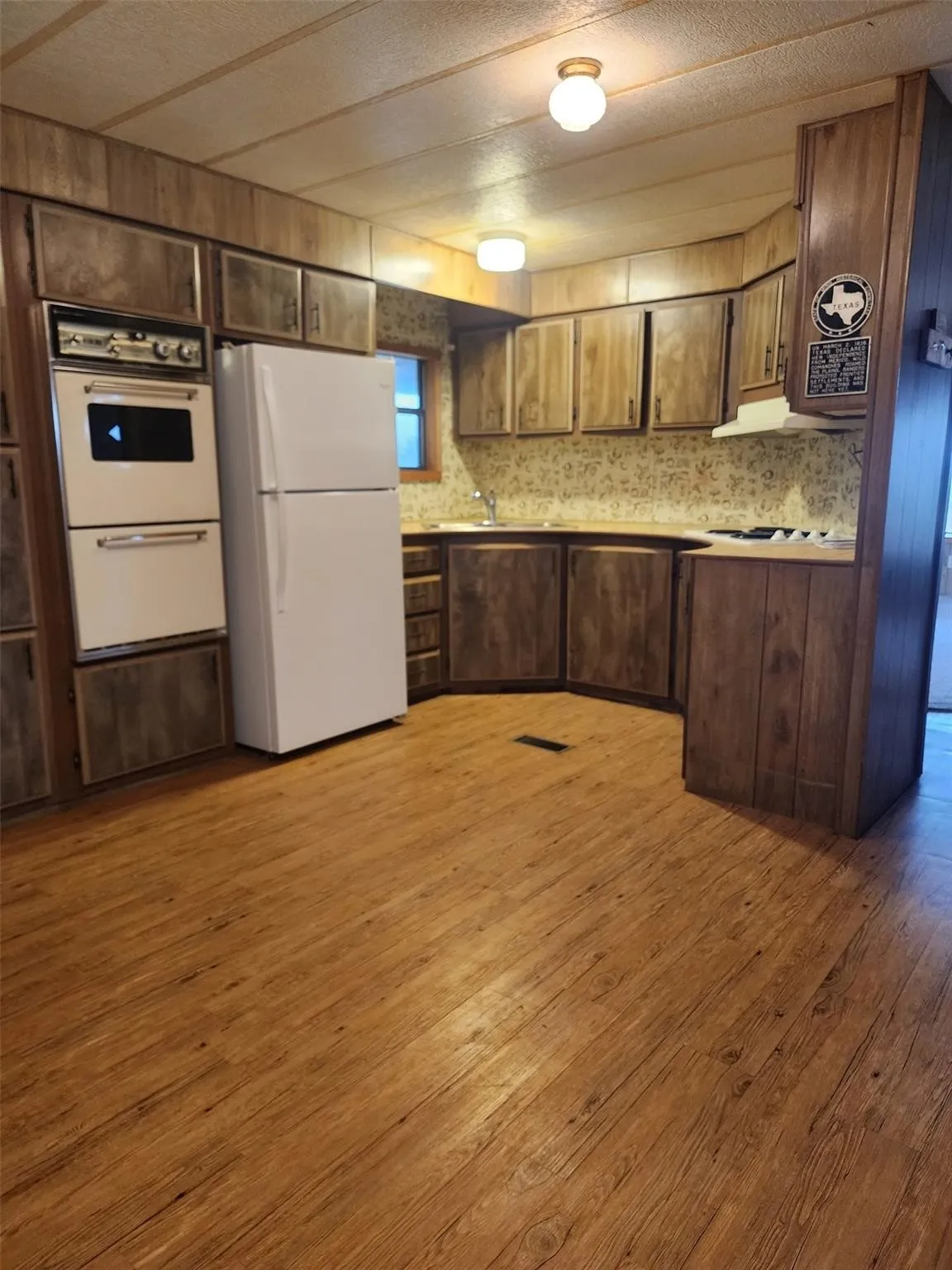 Mobile Home For Rent in Comanche County , 3310 FM 573, Comanche, Texas 76442, 2 Bedroom, 1 Bathroom, 2 Garage spaces, 952 Sqft, built in 1978, mls#21324971, Real Estate Agent in Comanche, Homes For Rent in Comanche county, Homes For Rent in Comanche, Realtor in Comanche Texas, Real Estate Brokerage Independent Realty Texas, Luminita Cordes Realtor