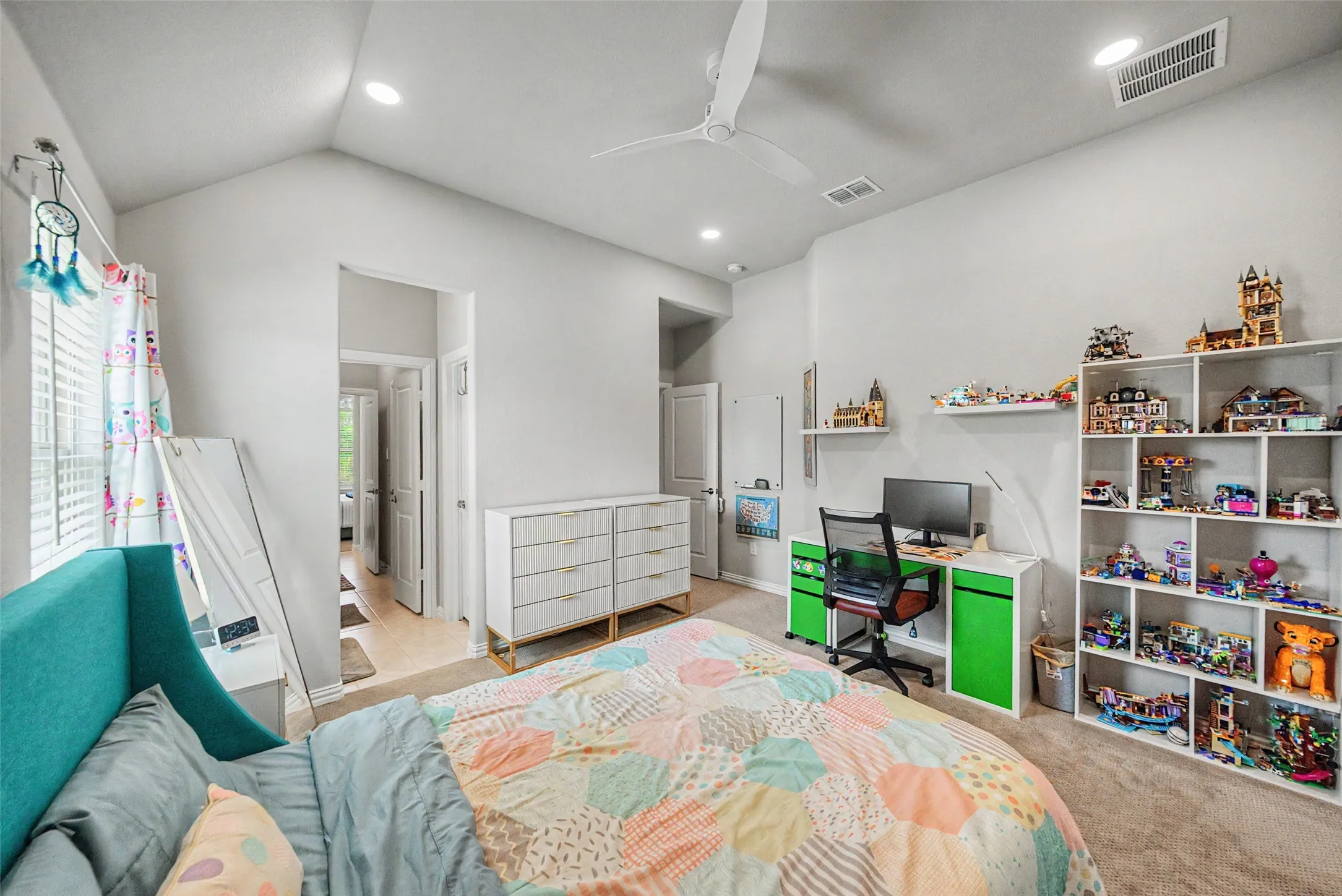 Single Family Residence For Sale in Denton County , 5200 Bradford Green Trail, Flower Mound, Texas 75028, 5 Bedroom, 5 Bathroom, 2 Garage spaces, 3,721 Sqft, built in 2021, mls#21322499, Real Estate Agent in Flower Mound, Homes For Sale in Denton county, Homes For Sale in Flower Mound, Realtor in Flower Mound Texas, Real Estate Brokerage Independent Realty Texas, Luminita Cordes Realtor