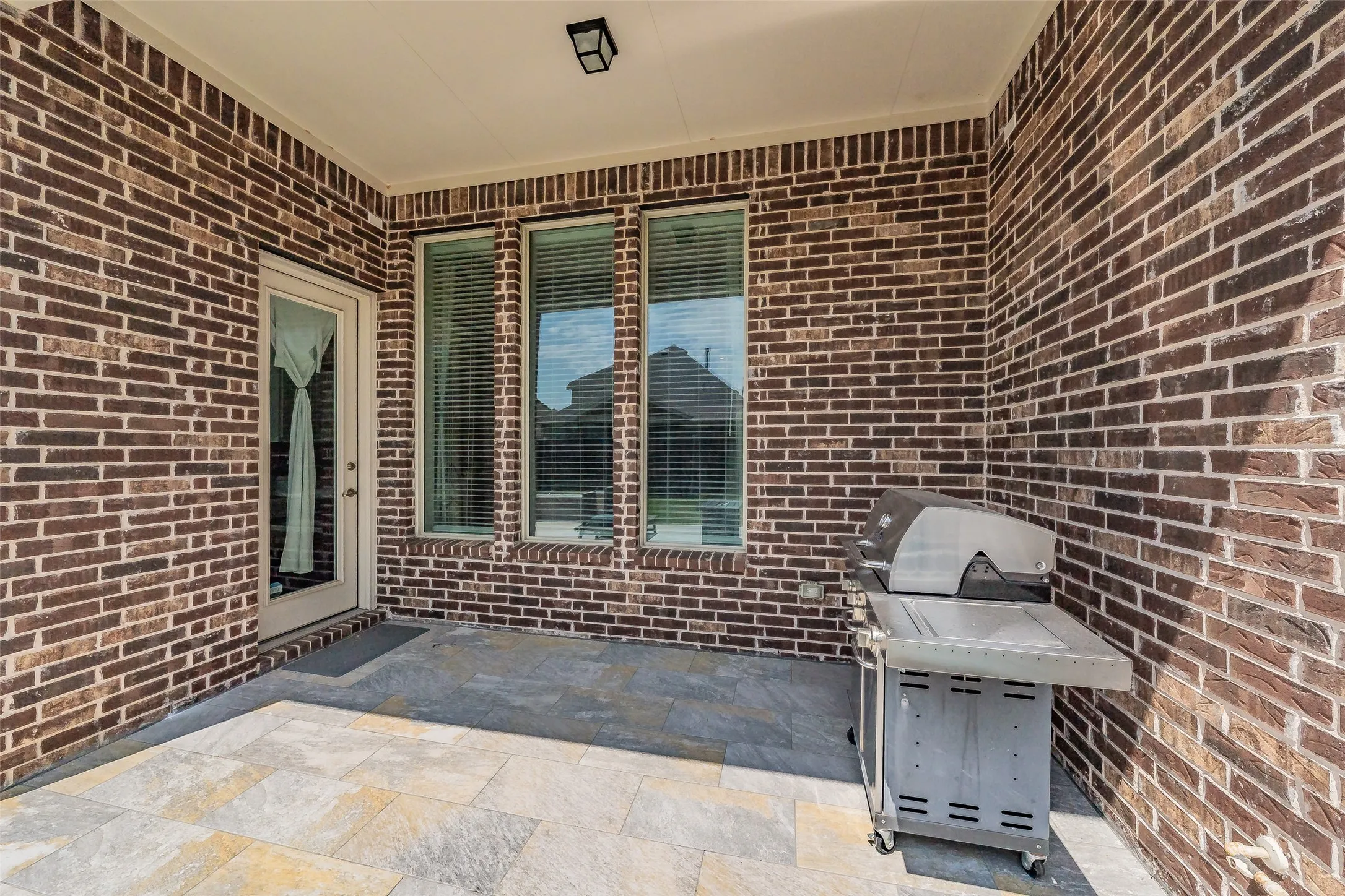 Single Family Residence For Sale in Denton County , 5200 Bradford Green Trail, Flower Mound, Texas 75028, 5 Bedroom, 5 Bathroom, 2 Garage spaces, 3,721 Sqft, built in 2021, mls#21322499, Real Estate Agent in Flower Mound, Homes For Sale in Denton county, Homes For Sale in Flower Mound, Realtor in Flower Mound Texas, Real Estate Brokerage Independent Realty Texas, Luminita Cordes Realtor