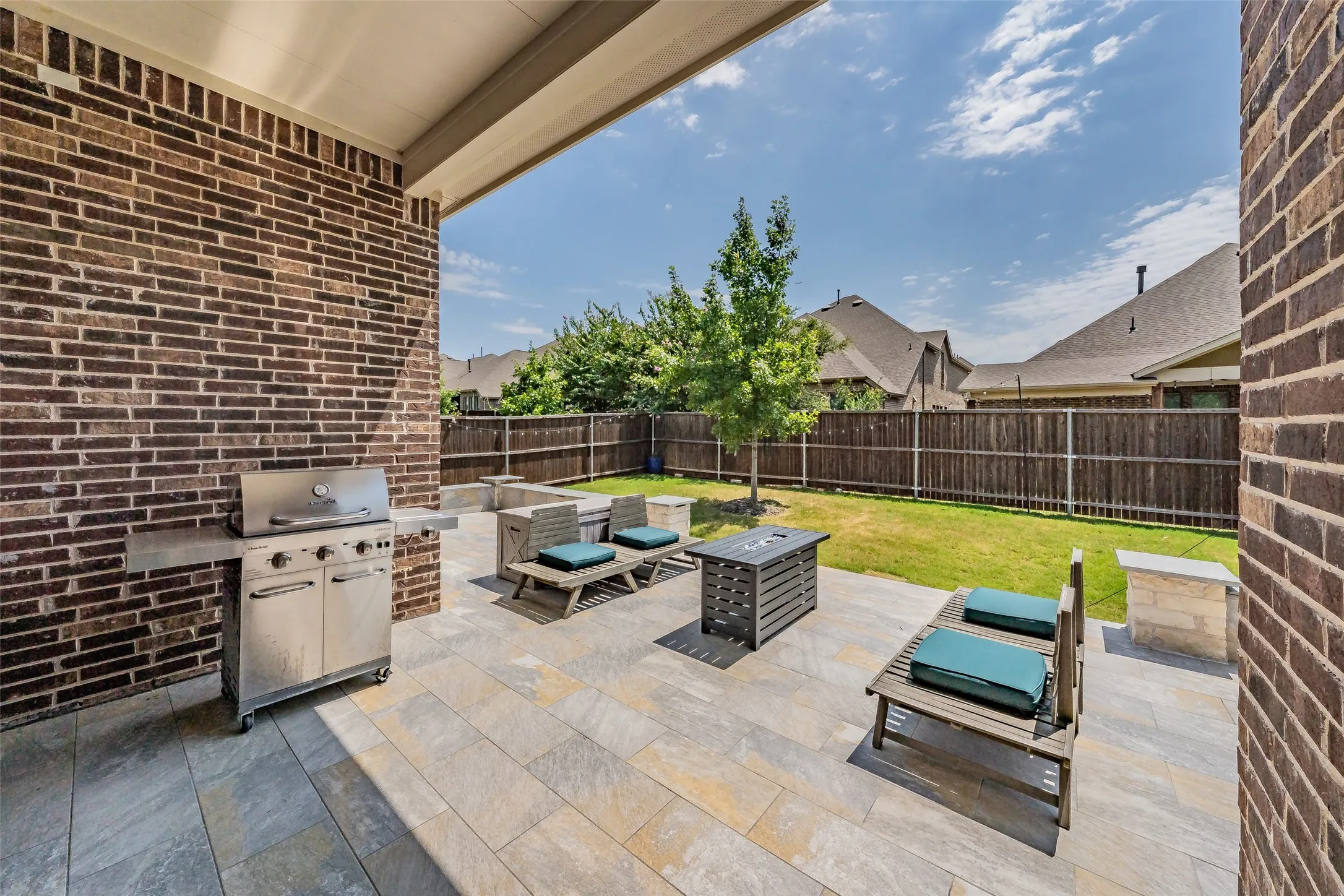 Single Family Residence For Sale in Denton County , 5200 Bradford Green Trail, Flower Mound, Texas 75028, 5 Bedroom, 5 Bathroom, 2 Garage spaces, 3,721 Sqft, built in 2021, mls#21322499, Real Estate Agent in Flower Mound, Homes For Sale in Denton county, Homes For Sale in Flower Mound, Realtor in Flower Mound Texas, Real Estate Brokerage Independent Realty Texas, Luminita Cordes Realtor