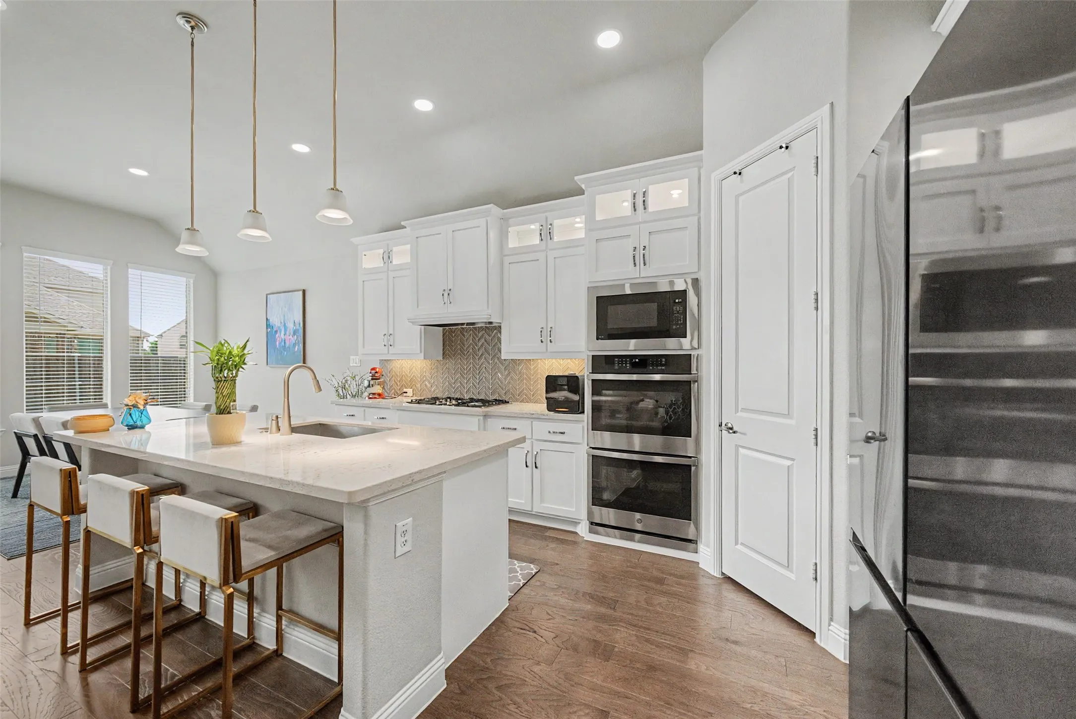 Single Family Residence For Sale in Denton County , 5200 Bradford Green Trail, Flower Mound, Texas 75028, 5 Bedroom, 5 Bathroom, 2 Garage spaces, 3,721 Sqft, built in 2021, mls#21322499, Real Estate Agent in Flower Mound, Homes For Sale in Denton county, Homes For Sale in Flower Mound, Realtor in Flower Mound Texas, Real Estate Brokerage Independent Realty Texas, Luminita Cordes Realtor