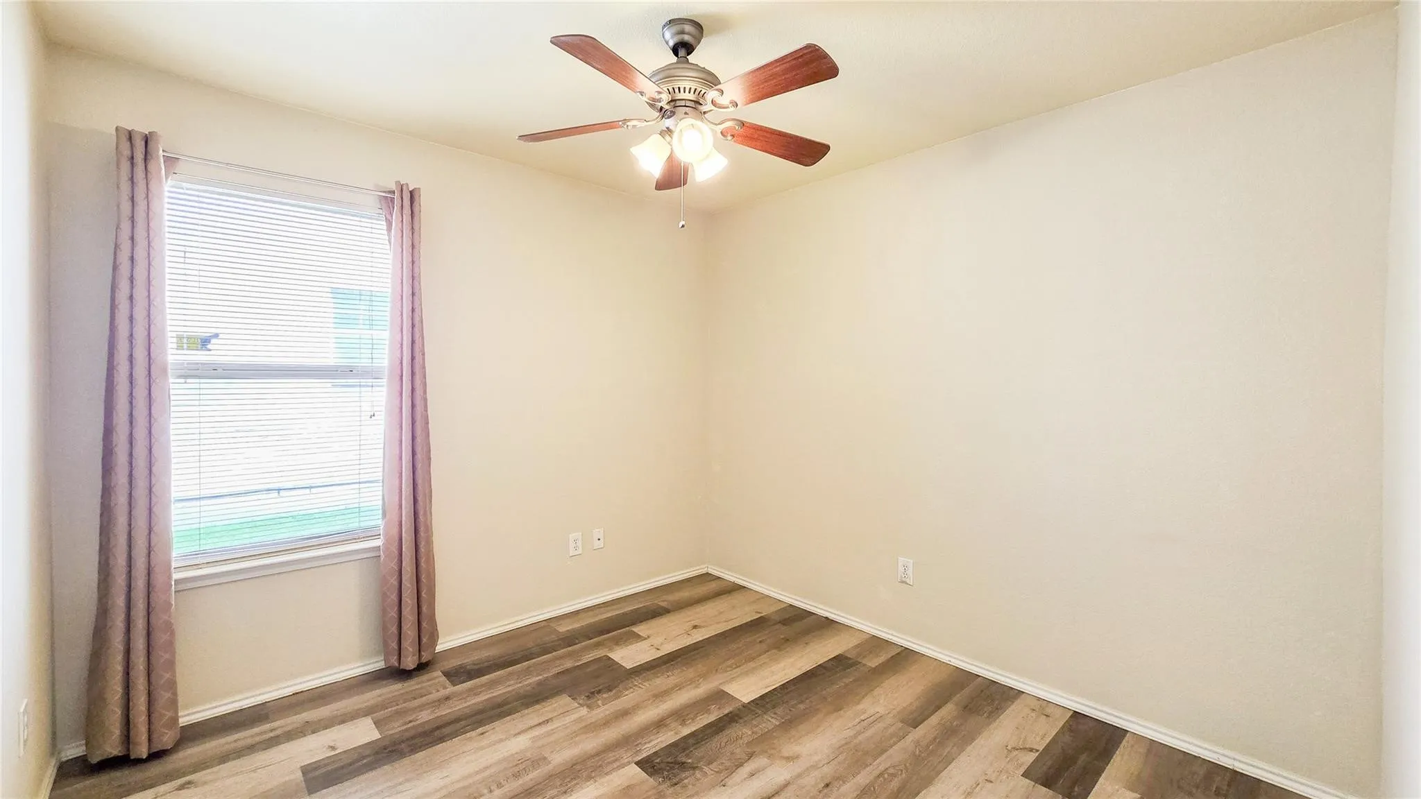 Single Family Residence For Rent in Collin County , 12453 Peak Circle, Frisco, Texas 75035, 3 Bedroom, 2 Bathroom, 2 Garage spaces, 1,793 Sqft, built in 2005, mls#21324972, Real Estate Agent in Frisco, Homes For Rent in Collin county, Homes For Rent in Frisco, Realtor in Frisco Texas, Real Estate Brokerage Independent Realty Texas, Luminita Cordes Realtor