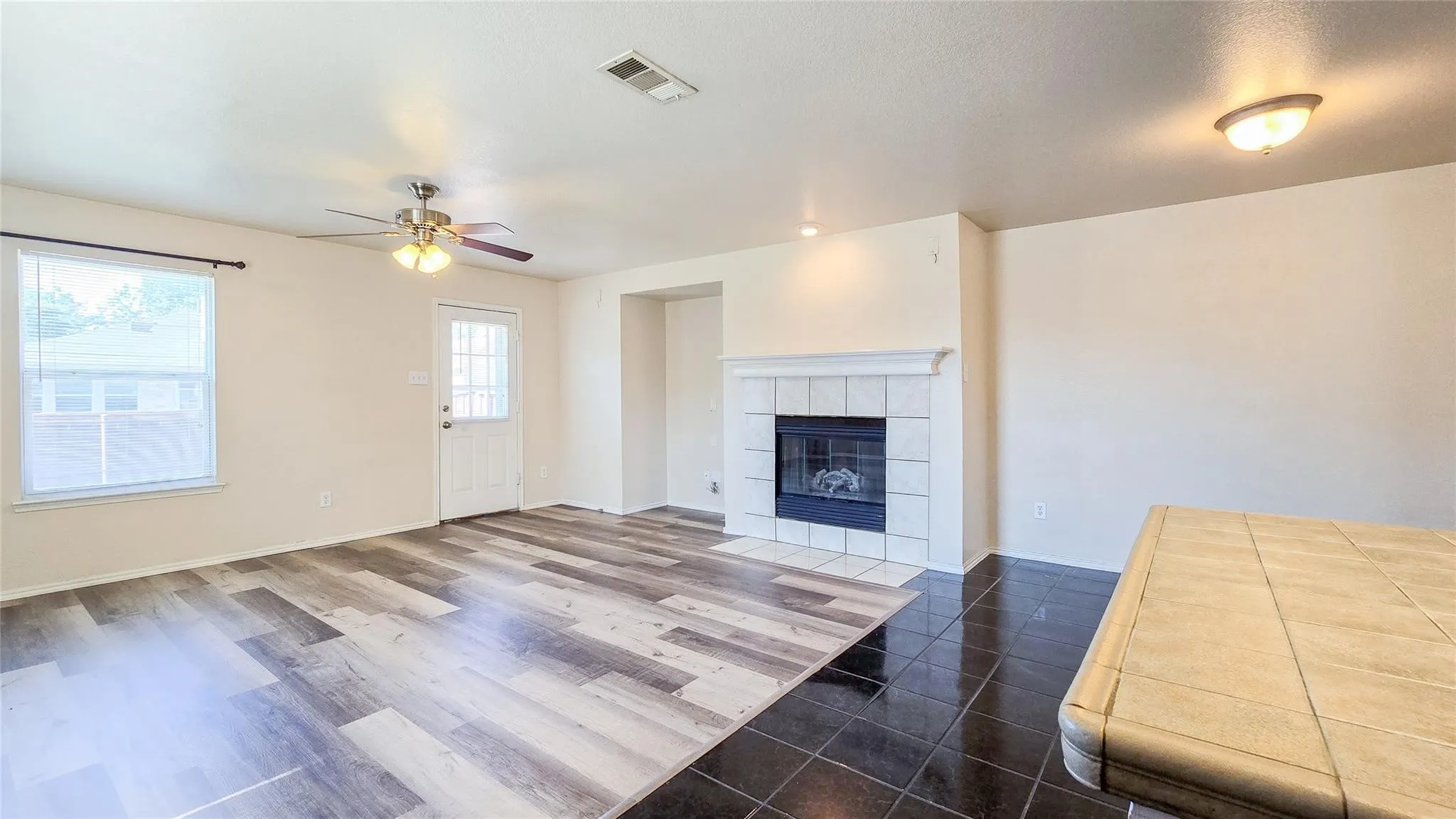 Single Family Residence For Rent in Collin County , 12453 Peak Circle, Frisco, Texas 75035, 3 Bedroom, 2 Bathroom, 2 Garage spaces, 1,793 Sqft, built in 2005, mls#21324972, Real Estate Agent in Frisco, Homes For Rent in Collin county, Homes For Rent in Frisco, Realtor in Frisco Texas, Real Estate Brokerage Independent Realty Texas, Luminita Cordes Realtor