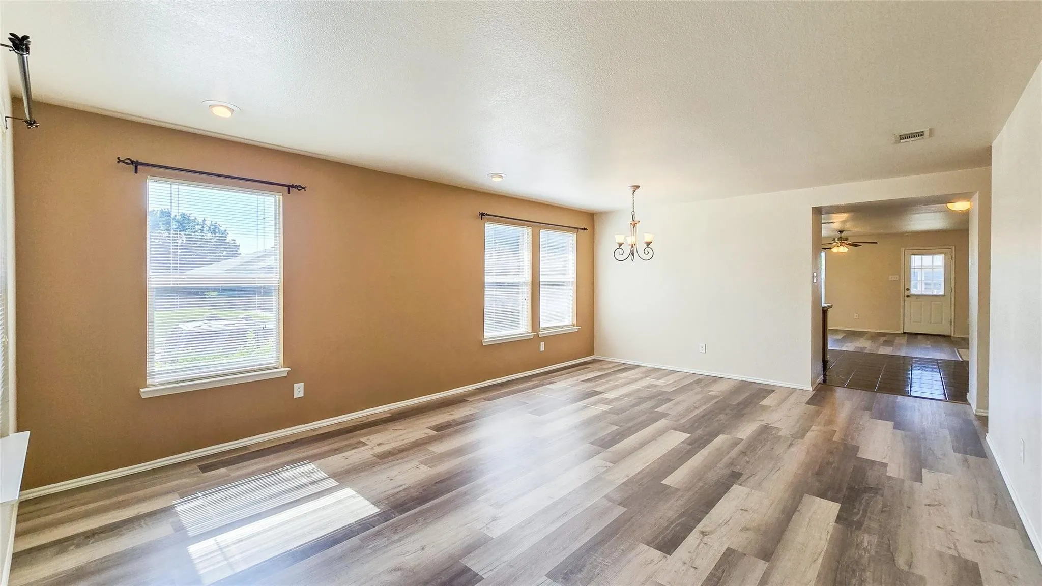 Single Family Residence For Rent in Collin County , 12453 Peak Circle, Frisco, Texas 75035, 3 Bedroom, 2 Bathroom, 2 Garage spaces, 1,793 Sqft, built in 2005, mls#21324972, Real Estate Agent in Frisco, Homes For Rent in Collin county, Homes For Rent in Frisco, Realtor in Frisco Texas, Real Estate Brokerage Independent Realty Texas, Luminita Cordes Realtor