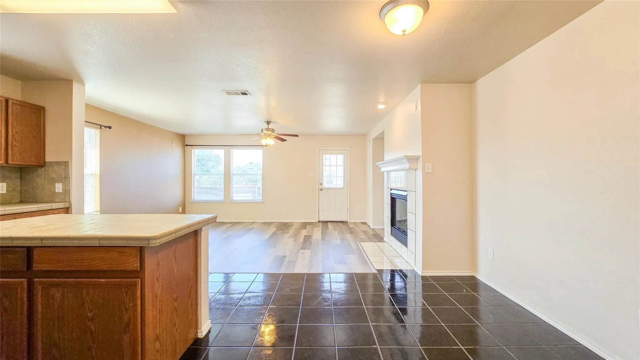 Single Family Residence For Rent in Collin County , 12453 Peak Circle, Frisco, Texas 75035, 3 Bedroom, 2 Bathroom, 2 Garage spaces, 1,793 Sqft, built in 2005, mls#21324972, Real Estate Agent in Frisco, Homes For Rent in Collin county, Homes For Rent in Frisco, Realtor in Frisco Texas, Real Estate Brokerage Independent Realty Texas, Luminita Cordes Realtor