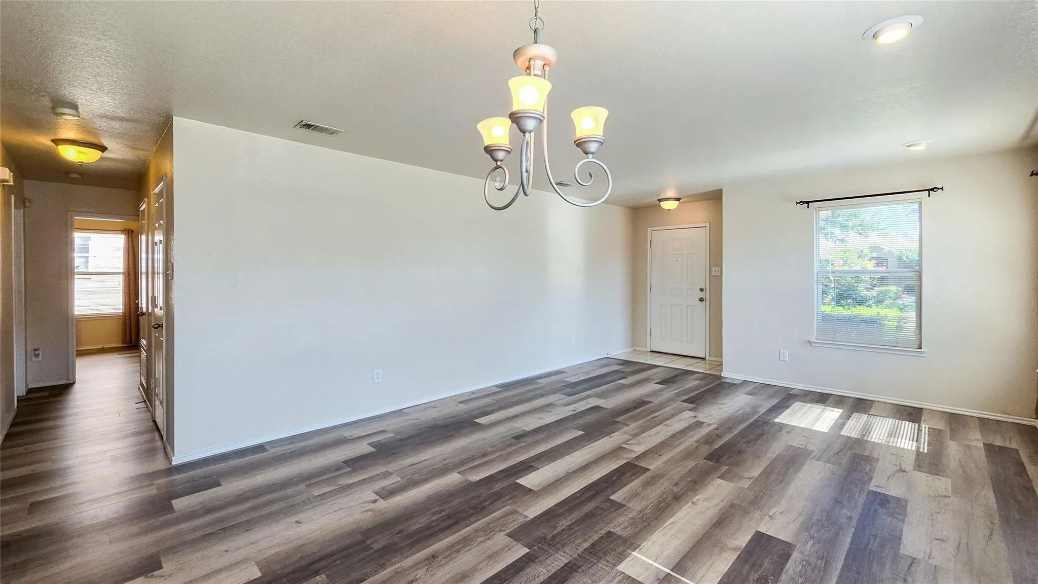 Single Family Residence For Rent in Collin County , 12453 Peak Circle, Frisco, Texas 75035, 3 Bedroom, 2 Bathroom, 2 Garage spaces, 1,793 Sqft, built in 2005, mls#21324972, Real Estate Agent in Frisco, Homes For Rent in Collin county, Homes For Rent in Frisco, Realtor in Frisco Texas, Real Estate Brokerage Independent Realty Texas, Luminita Cordes Realtor