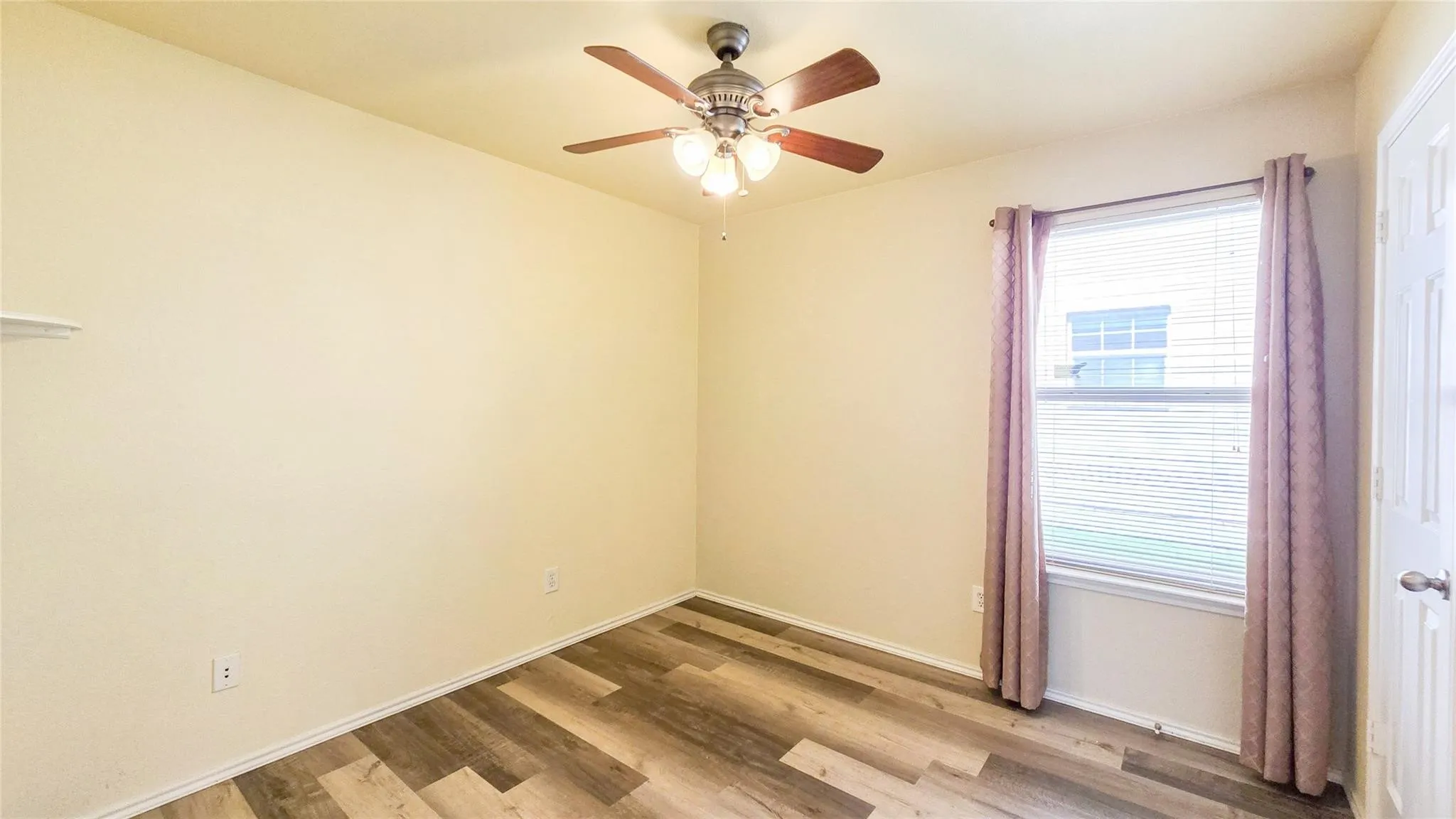 Single Family Residence For Rent in Collin County , 12453 Peak Circle, Frisco, Texas 75035, 3 Bedroom, 2 Bathroom, 2 Garage spaces, 1,793 Sqft, built in 2005, mls#21324972, Real Estate Agent in Frisco, Homes For Rent in Collin county, Homes For Rent in Frisco, Realtor in Frisco Texas, Real Estate Brokerage Independent Realty Texas, Luminita Cordes Realtor