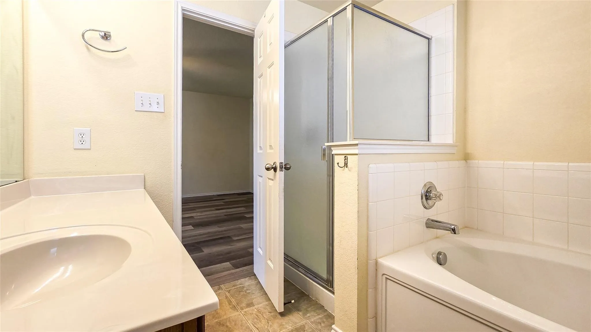 Single Family Residence For Rent in Collin County , 12453 Peak Circle, Frisco, Texas 75035, 3 Bedroom, 2 Bathroom, 2 Garage spaces, 1,793 Sqft, built in 2005, mls#21324972, Real Estate Agent in Frisco, Homes For Rent in Collin county, Homes For Rent in Frisco, Realtor in Frisco Texas, Real Estate Brokerage Independent Realty Texas, Luminita Cordes Realtor