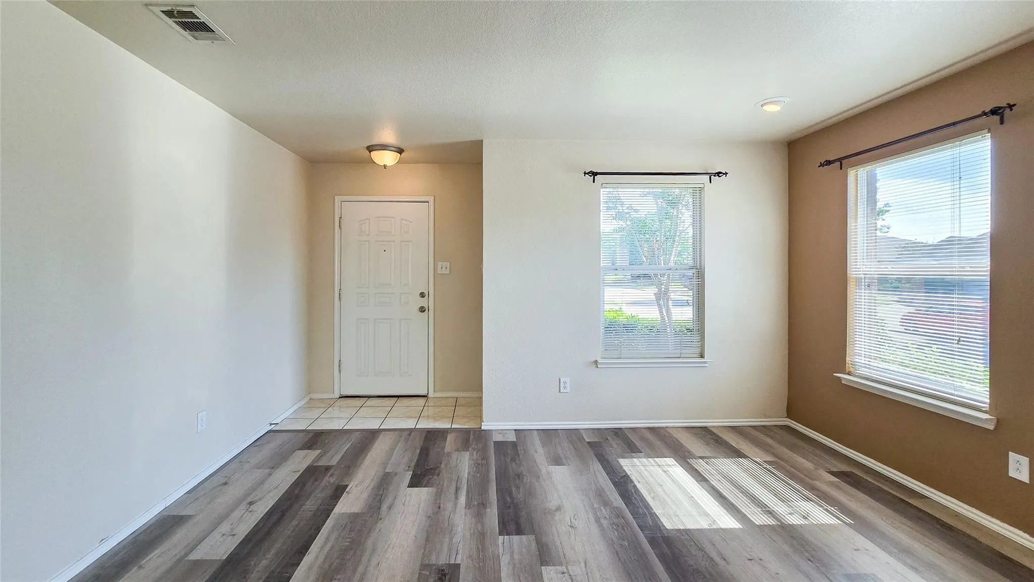 Single Family Residence For Rent in Collin County , 12453 Peak Circle, Frisco, Texas 75035, 3 Bedroom, 2 Bathroom, 2 Garage spaces, 1,793 Sqft, built in 2005, mls#21324972, Real Estate Agent in Frisco, Homes For Rent in Collin county, Homes For Rent in Frisco, Realtor in Frisco Texas, Real Estate Brokerage Independent Realty Texas, Luminita Cordes Realtor