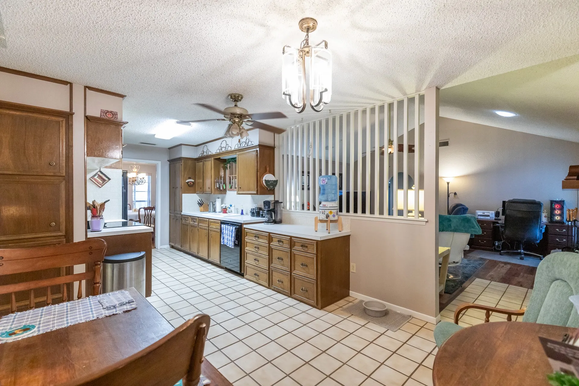 Single Family Residence For Sale in Taylor County , 3702 Santa Monica Drive, Abilene, Texas 79605, 4 Bedroom, 2 Bathroom, 2 Garage spaces, 2,240 Sqft, built in 1977, mls#21323236, Real Estate Agent in Abilene, Homes For Sale in Taylor county, Homes For Sale in Abilene, Realtor in Abilene Texas, Real Estate Brokerage Independent Realty Texas, Luminita Cordes Realtor