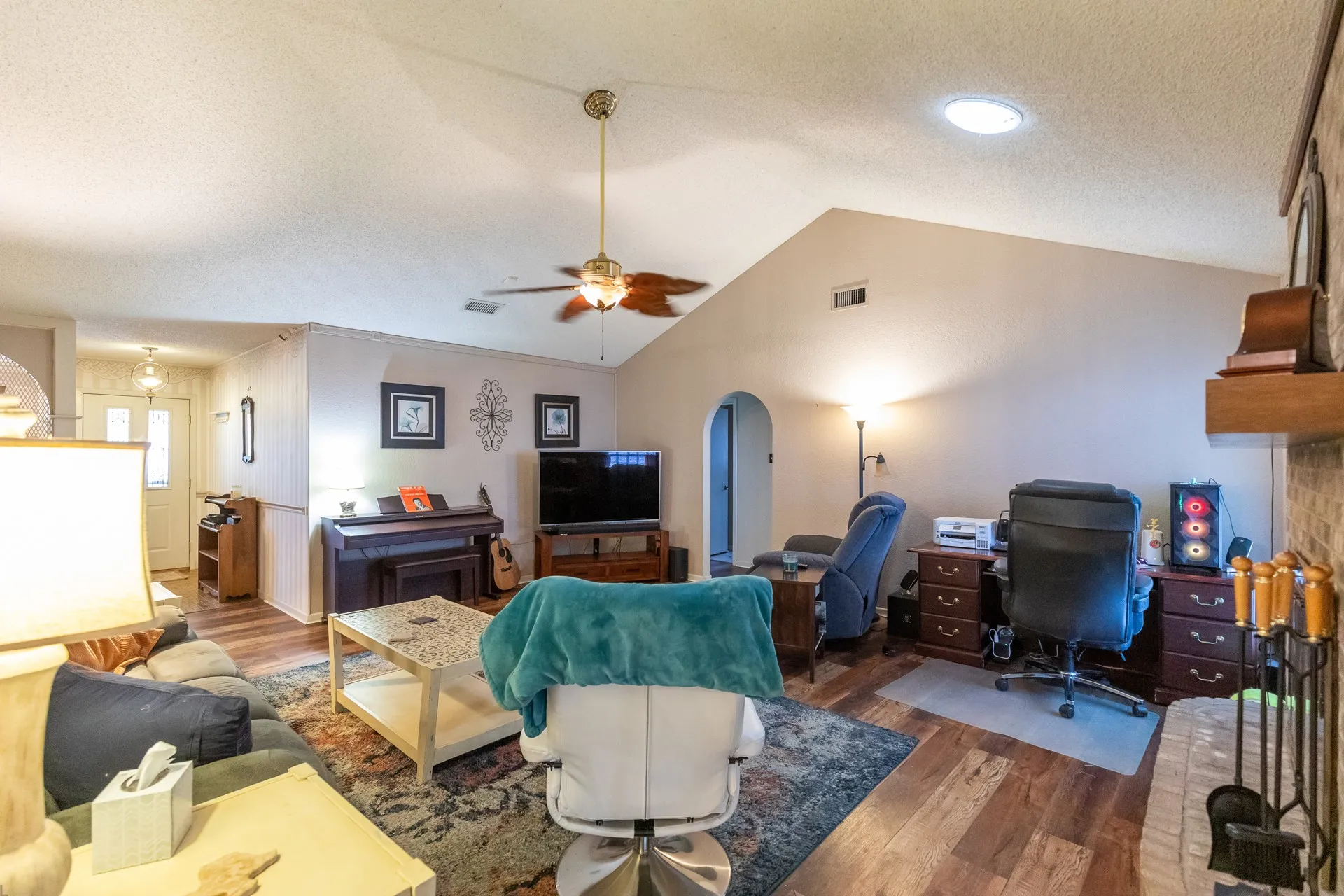 Single Family Residence For Sale in Taylor County , 3702 Santa Monica Drive, Abilene, Texas 79605, 4 Bedroom, 2 Bathroom, 2 Garage spaces, 2,240 Sqft, built in 1977, mls#21323236, Real Estate Agent in Abilene, Homes For Sale in Taylor county, Homes For Sale in Abilene, Realtor in Abilene Texas, Real Estate Brokerage Independent Realty Texas, Luminita Cordes Realtor