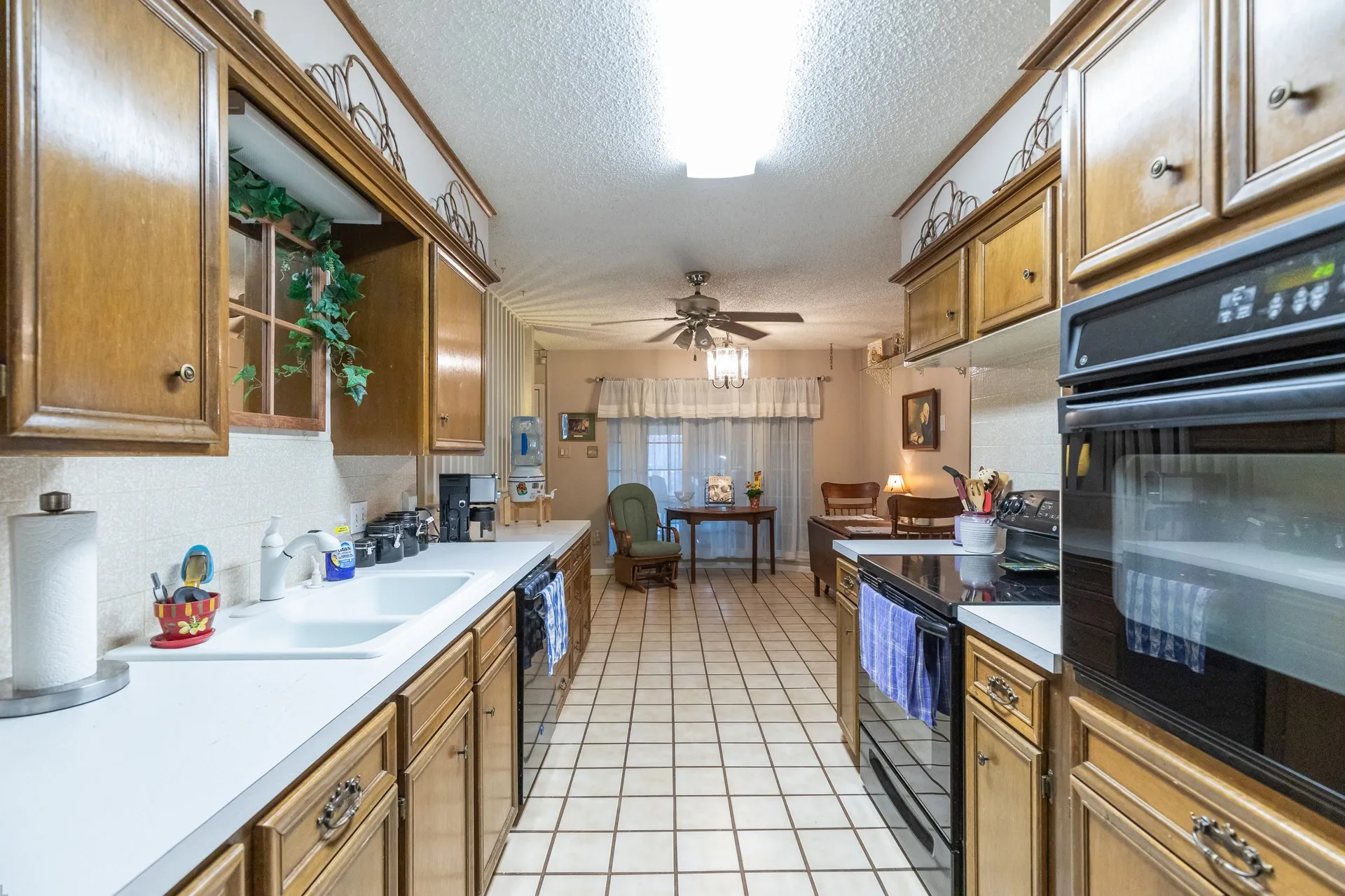 Single Family Residence For Sale in Taylor County , 3702 Santa Monica Drive, Abilene, Texas 79605, 4 Bedroom, 2 Bathroom, 2 Garage spaces, 2,240 Sqft, built in 1977, mls#21323236, Real Estate Agent in Abilene, Homes For Sale in Taylor county, Homes For Sale in Abilene, Realtor in Abilene Texas, Real Estate Brokerage Independent Realty Texas, Luminita Cordes Realtor