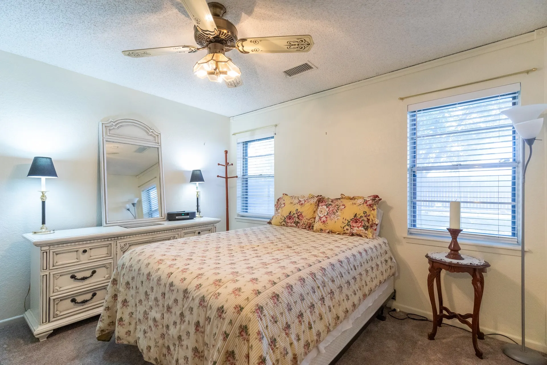Single Family Residence For Sale in Taylor County , 3702 Santa Monica Drive, Abilene, Texas 79605, 4 Bedroom, 2 Bathroom, 2 Garage spaces, 2,240 Sqft, built in 1977, mls#21323236, Real Estate Agent in Abilene, Homes For Sale in Taylor county, Homes For Sale in Abilene, Realtor in Abilene Texas, Real Estate Brokerage Independent Realty Texas, Luminita Cordes Realtor
