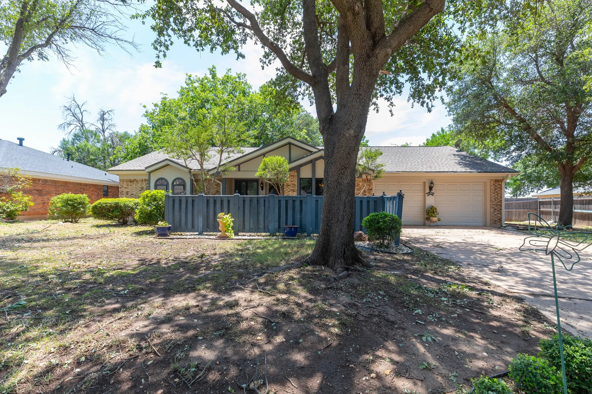 Single Family Residence For Sale in Taylor County , 3702 Santa Monica Drive, Abilene, Texas 79605, 4 Bedroom, 2 Bathroom, 2 Garage spaces, 2,240 Sqft, built in 1977, mls#21323236, Real Estate Agent in Abilene, Homes For Sale in Taylor county, Homes For Sale in Abilene, Realtor in Abilene Texas, Real Estate Brokerage Independent Realty Texas, Luminita Cordes Realtor