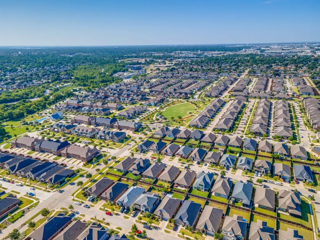 Single Family Residence For Sale in Dallas County , 2718 Bechtol Street, Garland, Texas 75042, 3 Bedroom, 2 Bathroom, 2 Garage spaces, 2,061 Sqft, built in 2019, mls#21323597, Real Estate Agent in Garland, Homes For Sale in Dallas county, Homes For Sale in Garland, Realtor in Garland Texas, Real Estate Brokerage Independent Realty Texas, Luminita Cordes Realtor