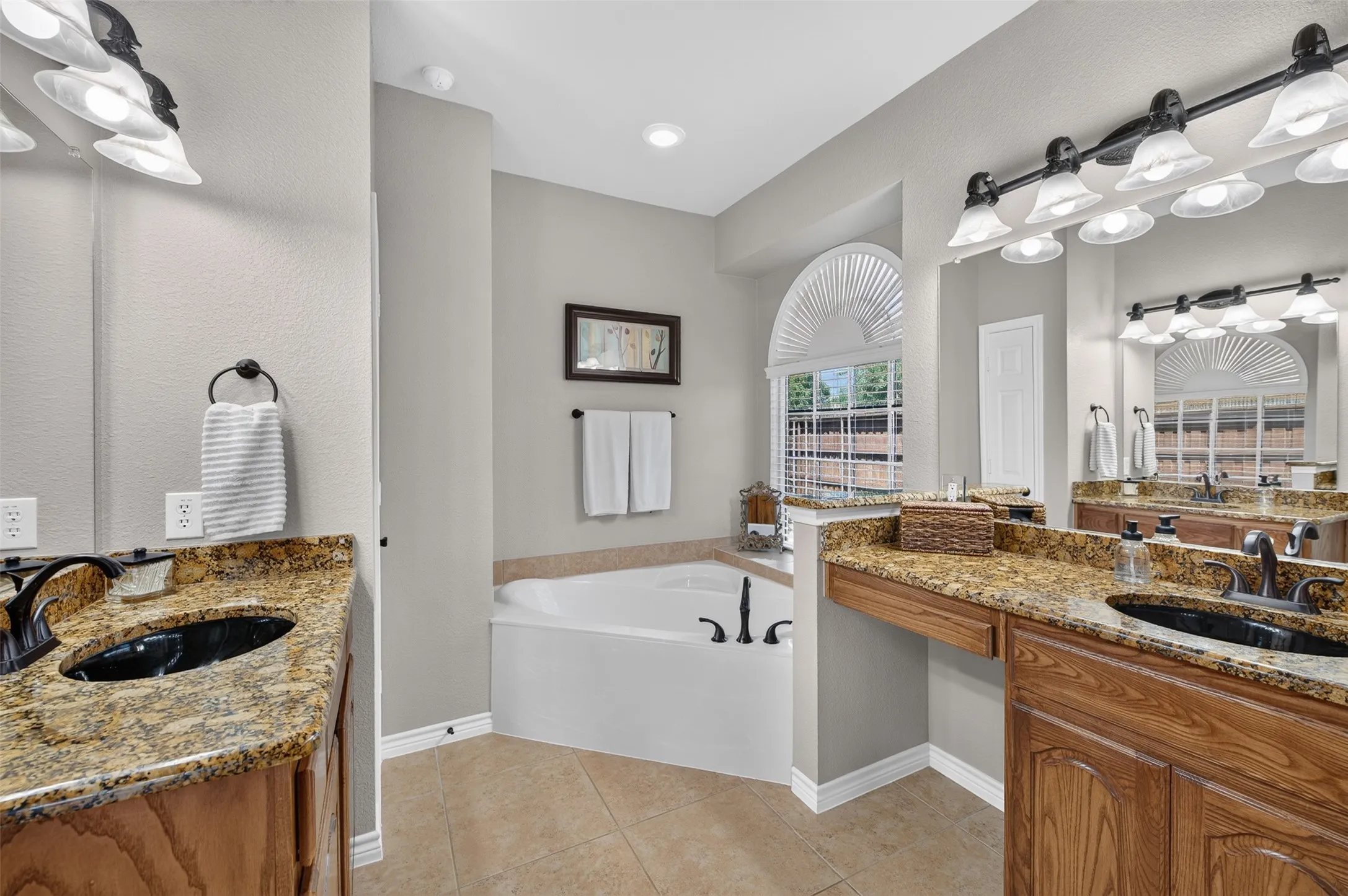 Single Family Residence For Sale in Collin County , 10256 Casetta Drive, Frisco, Texas 75035, 6 Bedroom, 4 Bathroom, 3 Garage spaces, 4,360 Sqft, built in 2011, mls#21310780, Real Estate Agent in Frisco, Homes For Sale in Collin county, Homes For Sale in Frisco, Realtor in Frisco Texas, Real Estate Brokerage Independent Realty Texas, Luminita Cordes Realtor