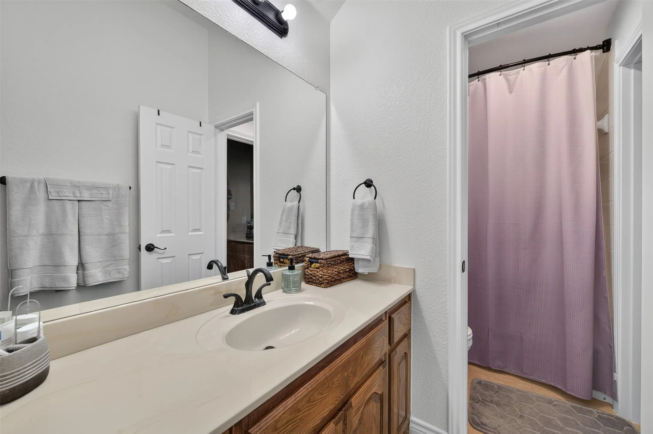 Single Family Residence For Sale in Collin County , 10256 Casetta Drive, Frisco, Texas 75035, 6 Bedroom, 4 Bathroom, 3 Garage spaces, 4,360 Sqft, built in 2011, mls#21310780, Real Estate Agent in Frisco, Homes For Sale in Collin county, Homes For Sale in Frisco, Realtor in Frisco Texas, Real Estate Brokerage Independent Realty Texas, Luminita Cordes Realtor