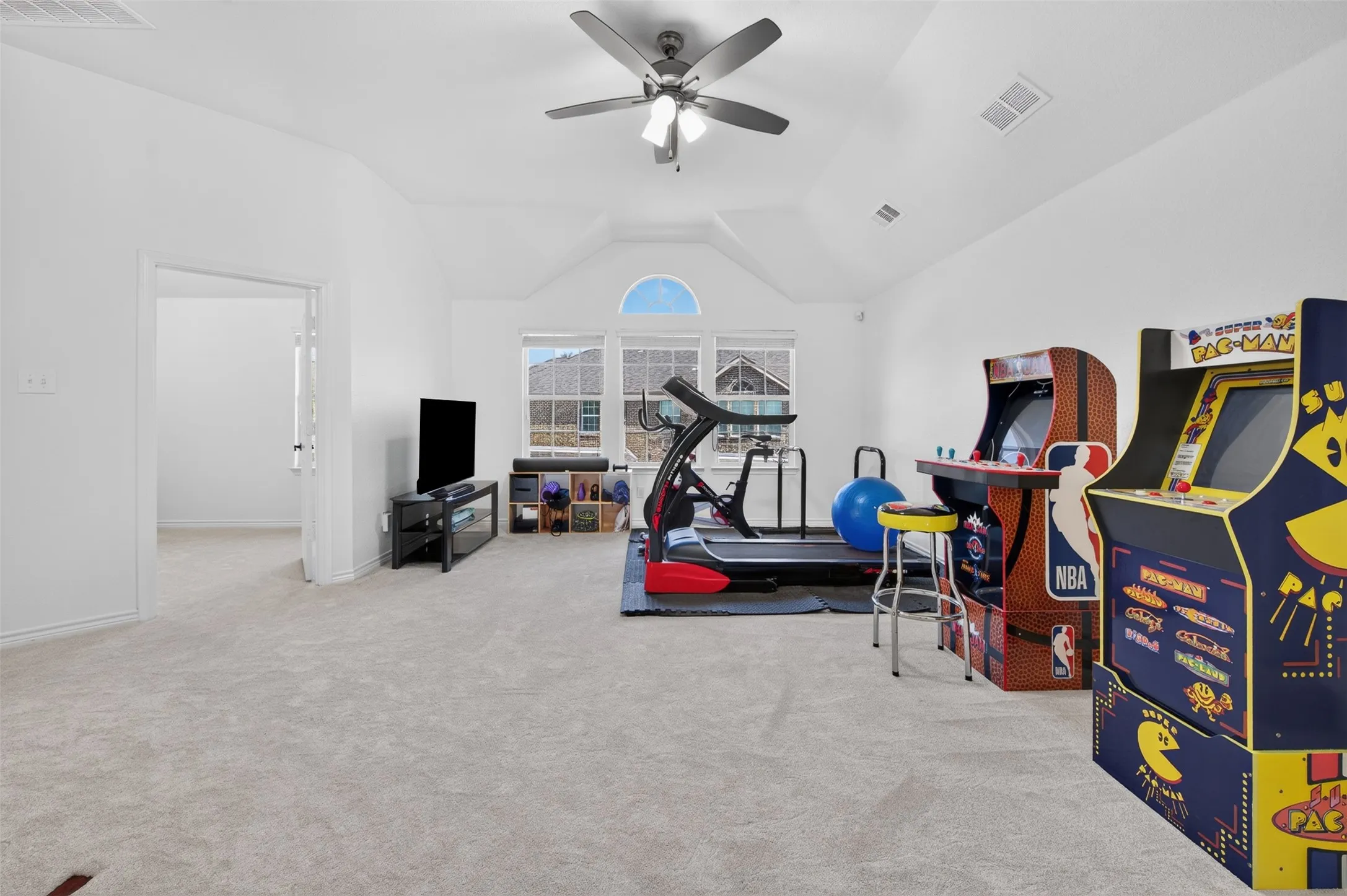 Single Family Residence For Sale in Collin County , 10256 Casetta Drive, Frisco, Texas 75035, 6 Bedroom, 4 Bathroom, 3 Garage spaces, 4,360 Sqft, built in 2011, mls#21310780, Real Estate Agent in Frisco, Homes For Sale in Collin county, Homes For Sale in Frisco, Realtor in Frisco Texas, Real Estate Brokerage Independent Realty Texas, Luminita Cordes Realtor