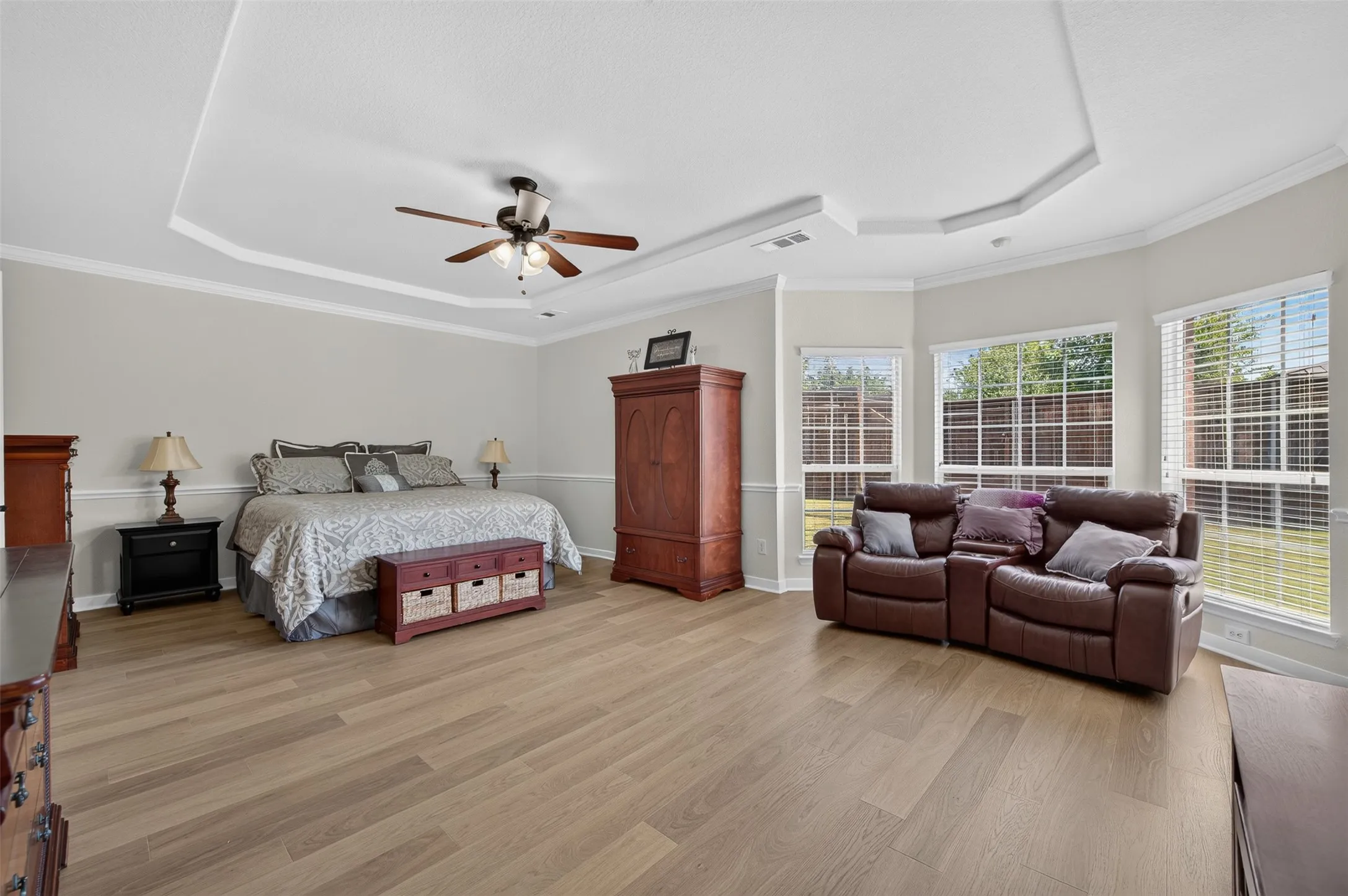 Single Family Residence For Sale in Collin County , 10256 Casetta Drive, Frisco, Texas 75035, 6 Bedroom, 4 Bathroom, 3 Garage spaces, 4,360 Sqft, built in 2011, mls#21310780, Real Estate Agent in Frisco, Homes For Sale in Collin county, Homes For Sale in Frisco, Realtor in Frisco Texas, Real Estate Brokerage Independent Realty Texas, Luminita Cordes Realtor