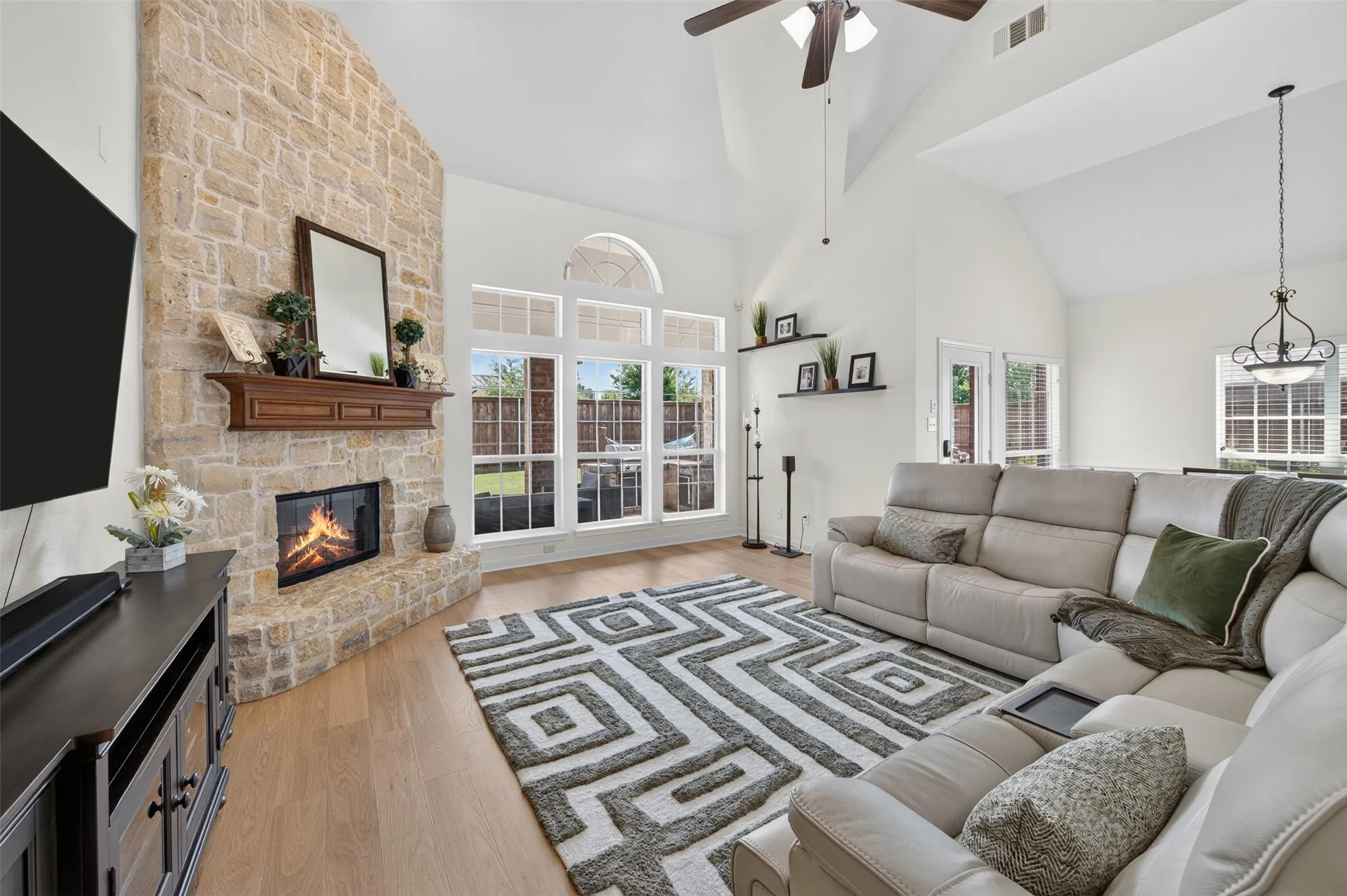 Single Family Residence For Sale in Collin County , 10256 Casetta Drive, Frisco, Texas 75035, 6 Bedroom, 4 Bathroom, 3 Garage spaces, 4,360 Sqft, built in 2011, mls#21310780, Real Estate Agent in Frisco, Homes For Sale in Collin county, Homes For Sale in Frisco, Realtor in Frisco Texas, Real Estate Brokerage Independent Realty Texas, Luminita Cordes Realtor
