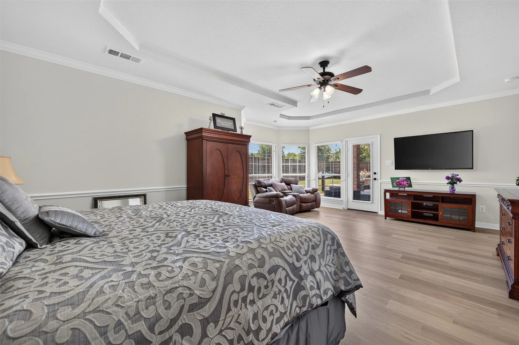 Single Family Residence For Sale in Collin County , 10256 Casetta Drive, Frisco, Texas 75035, 6 Bedroom, 4 Bathroom, 3 Garage spaces, 4,360 Sqft, built in 2011, mls#21310780, Real Estate Agent in Frisco, Homes For Sale in Collin county, Homes For Sale in Frisco, Realtor in Frisco Texas, Real Estate Brokerage Independent Realty Texas, Luminita Cordes Realtor