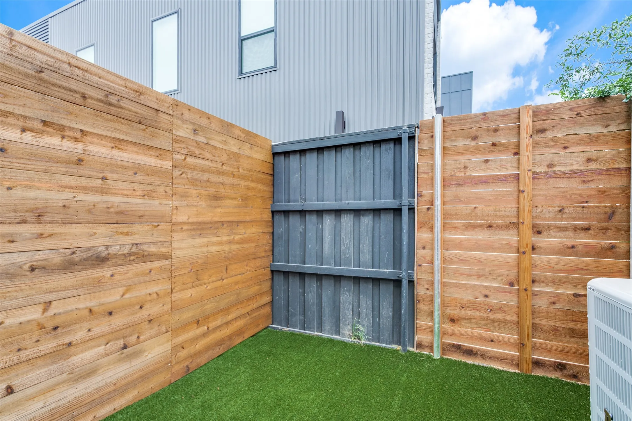 Townhouse For Rent in Dallas County , 4306 Deere Street 107, Dallas, Texas 75204, 1 Bedroom, 1 Bathroom, Garage spaces, 600 Sqft, built in 2025, mls#21325056, Real Estate Agent in Dallas, Homes For Rent in Dallas county, Homes For Rent in Dallas, Realtor in Dallas Texas, Real Estate Brokerage Independent Realty Texas, Luminita Cordes Realtor