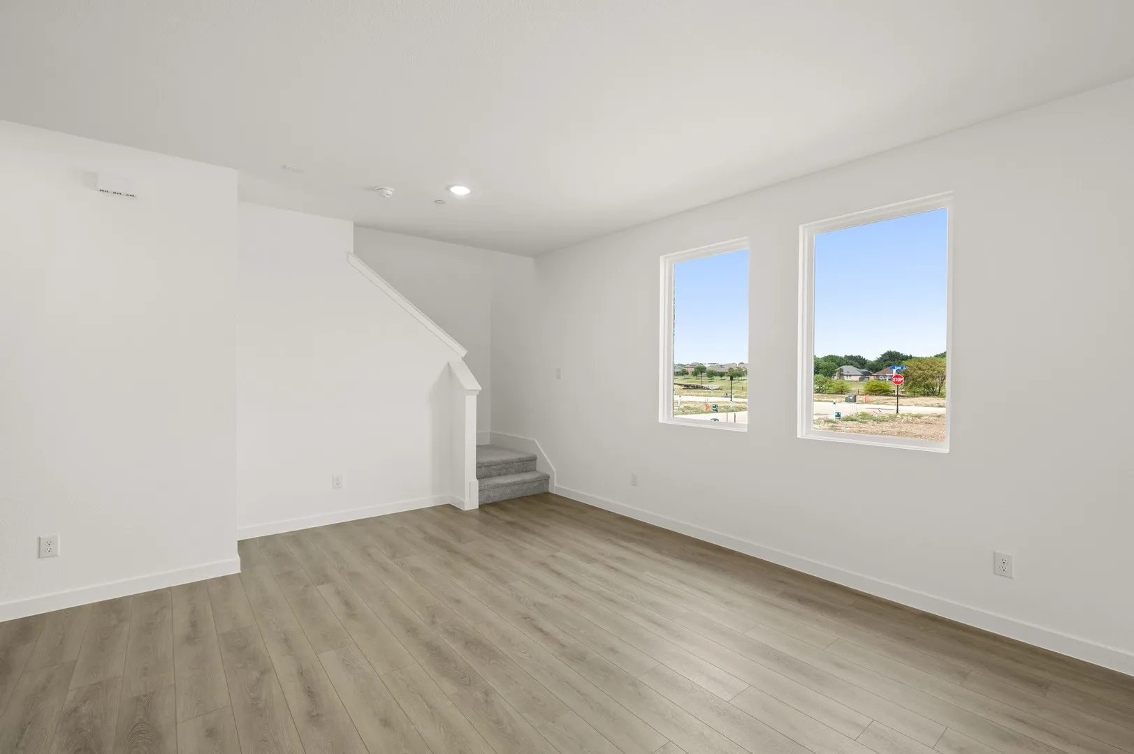 5712 Terrace- Dining-1