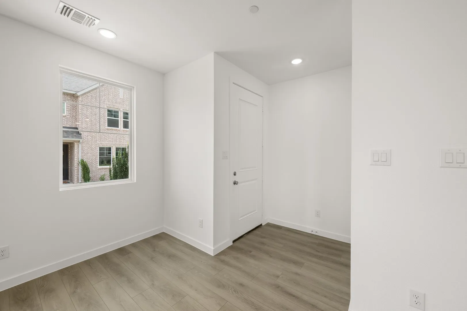 5712 Terrace- Entry-1