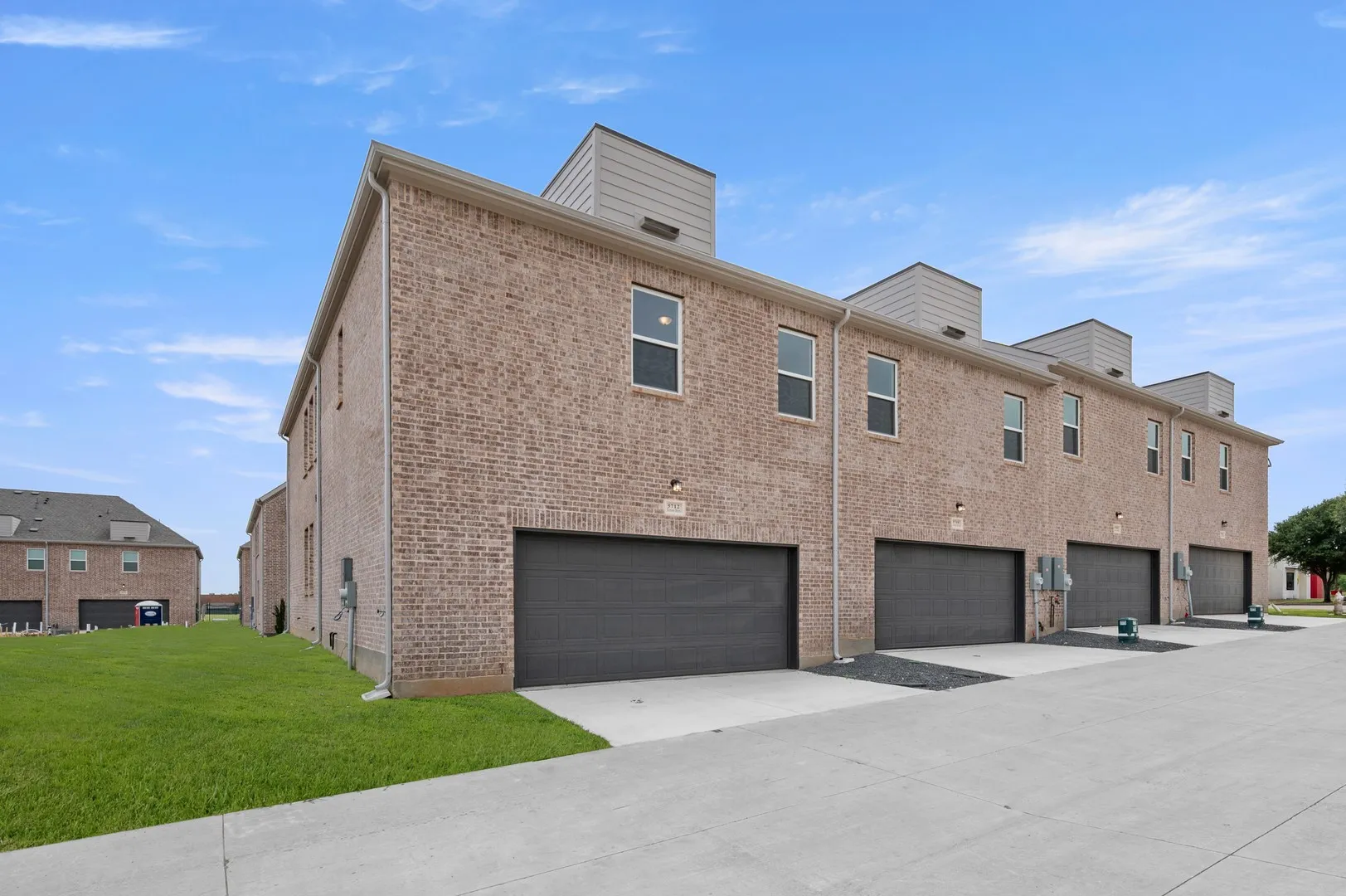 5712 Terrace- Back-2