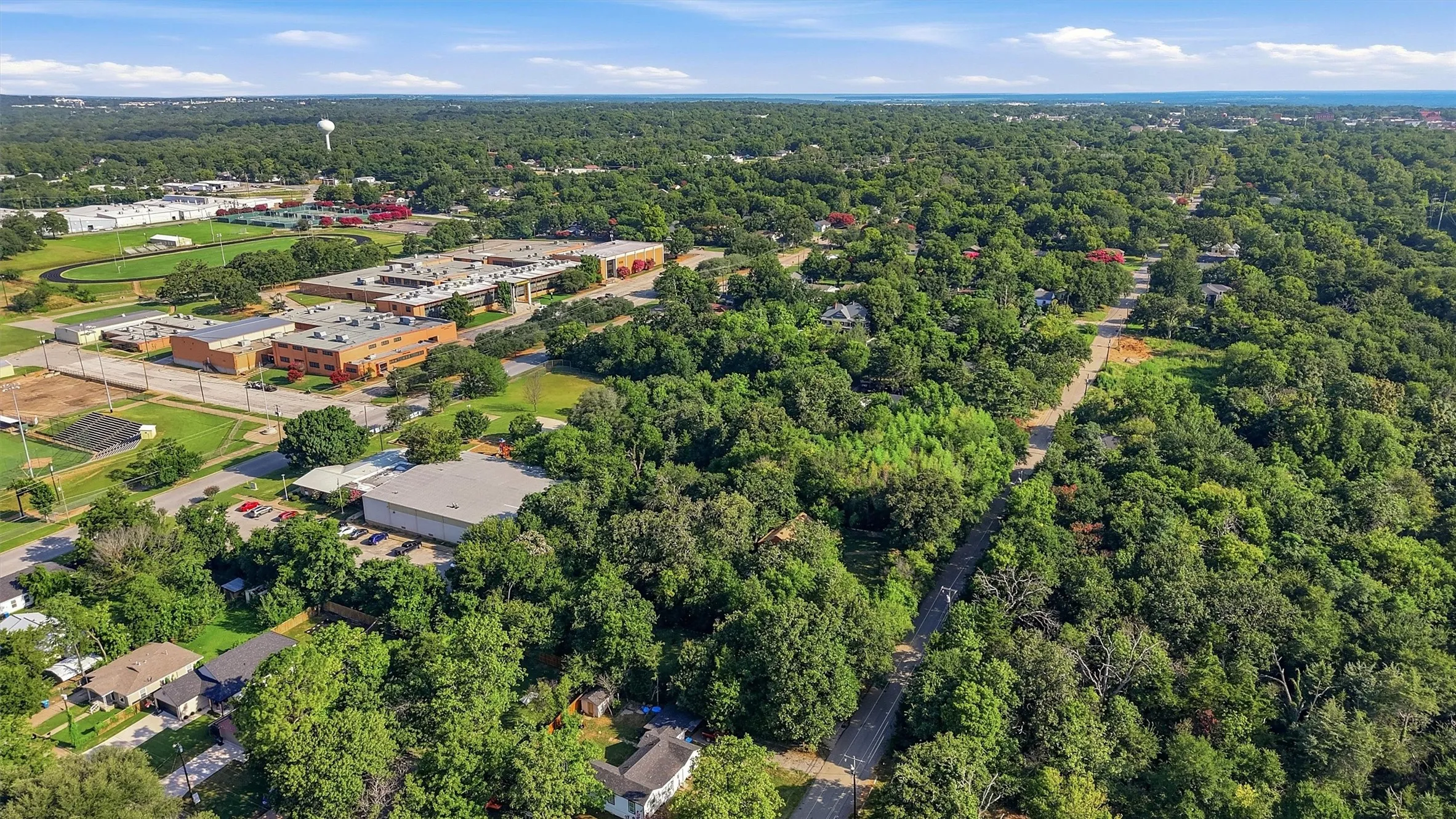 Single Family Residence For Sale in Grayson County , 1917 S Fannin Avenue, Denison, Texas 75020, 0, 0, Garage spaces, 1,727 Sqft, built in 1940, mls#21321415, Real Estate Agent in Denison, Homes For Sale in Grayson county, Homes For Sale in Denison, Realtor in Denison Texas, Real Estate Brokerage Independent Realty Texas, Luminita Cordes Realtor