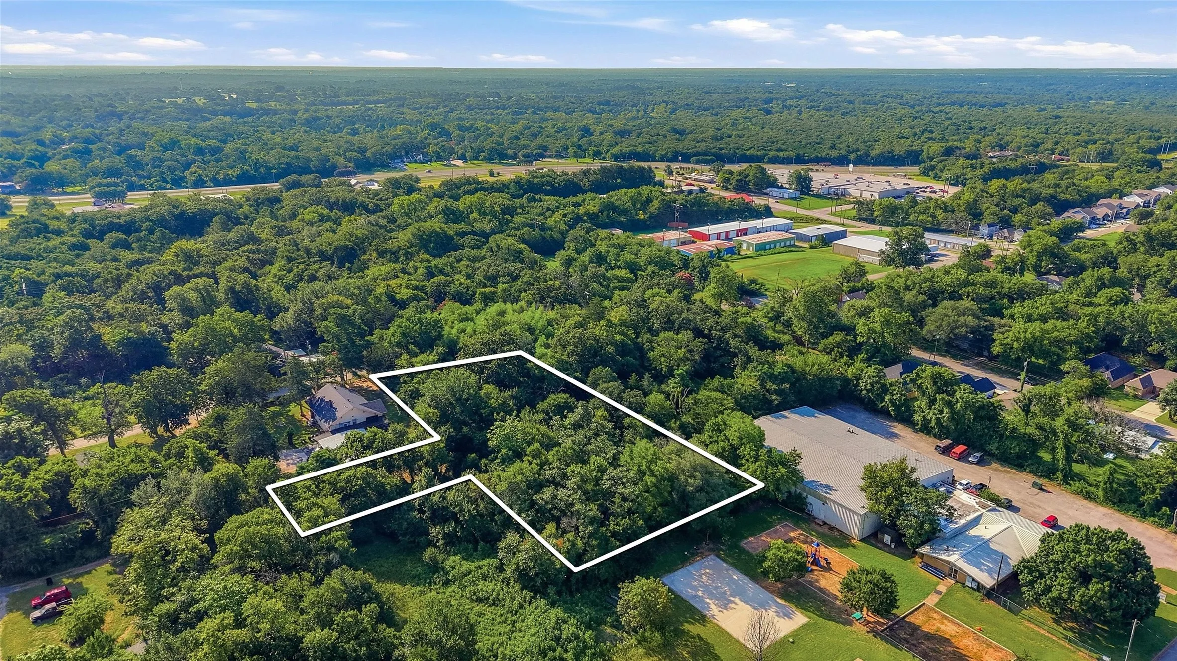 Single Family Residence For Sale in Grayson County , 1917 S Fannin Avenue, Denison, Texas 75020, 0, 0, Garage spaces, 1,727 Sqft, built in 1940, mls#21321415, Real Estate Agent in Denison, Homes For Sale in Grayson county, Homes For Sale in Denison, Realtor in Denison Texas, Real Estate Brokerage Independent Realty Texas, Luminita Cordes Realtor