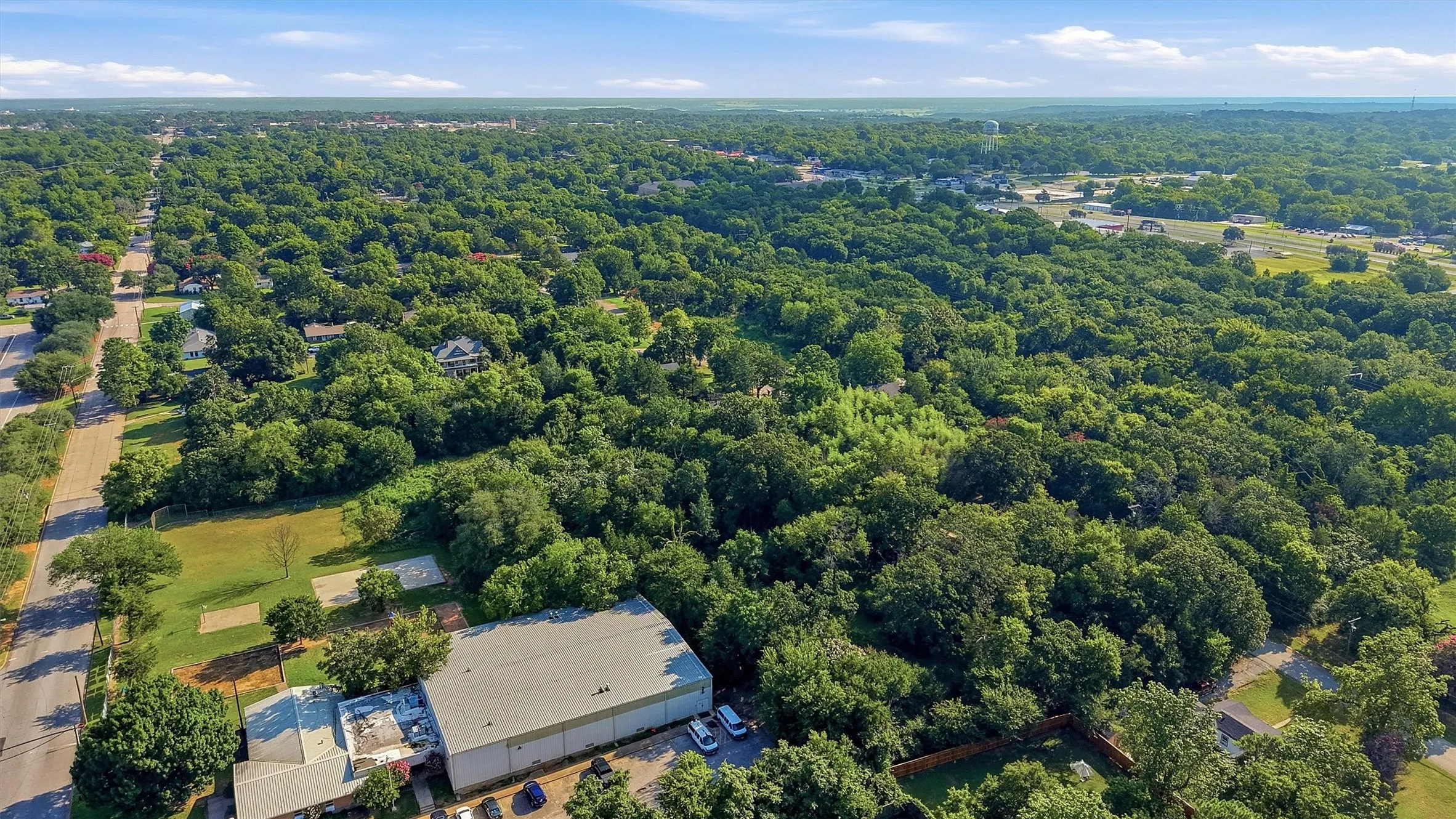Single Family Residence For Sale in Grayson County , 1917 S Fannin Avenue, Denison, Texas 75020, 0, 0, Garage spaces, 1,727 Sqft, built in 1940, mls#21321415, Real Estate Agent in Denison, Homes For Sale in Grayson county, Homes For Sale in Denison, Realtor in Denison Texas, Real Estate Brokerage Independent Realty Texas, Luminita Cordes Realtor