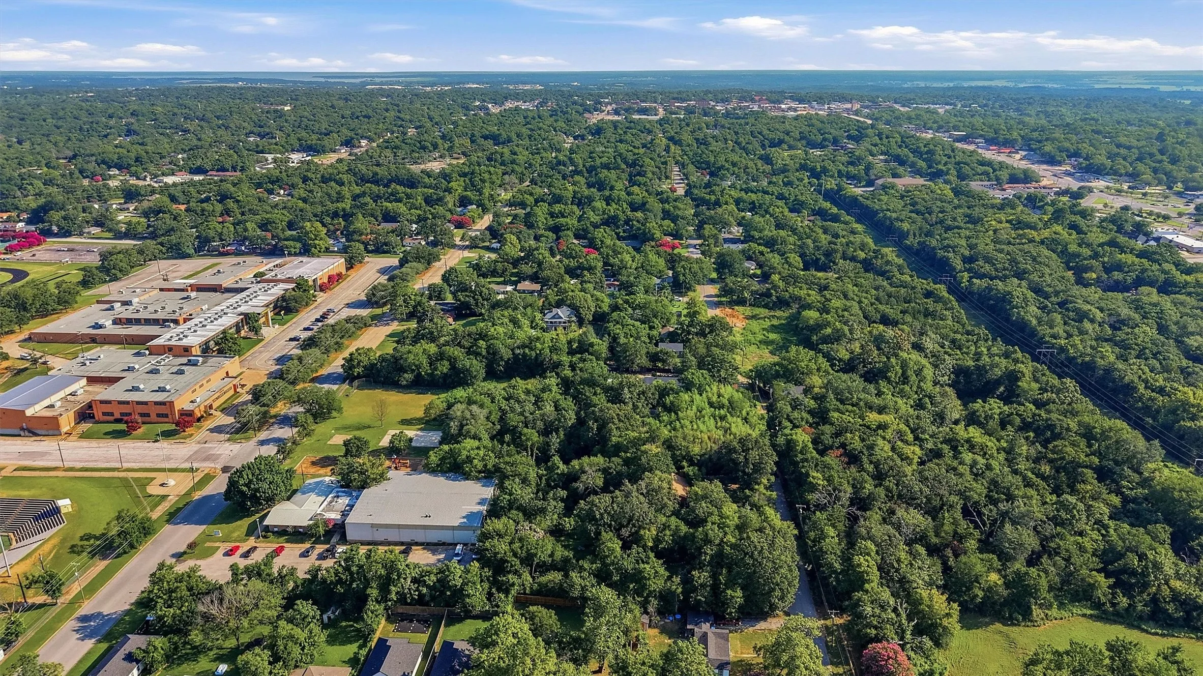 Single Family Residence For Sale in Grayson County , 1917 S Fannin Avenue, Denison, Texas 75020, 0, 0, Garage spaces, 1,727 Sqft, built in 1940, mls#21321415, Real Estate Agent in Denison, Homes For Sale in Grayson county, Homes For Sale in Denison, Realtor in Denison Texas, Real Estate Brokerage Independent Realty Texas, Luminita Cordes Realtor