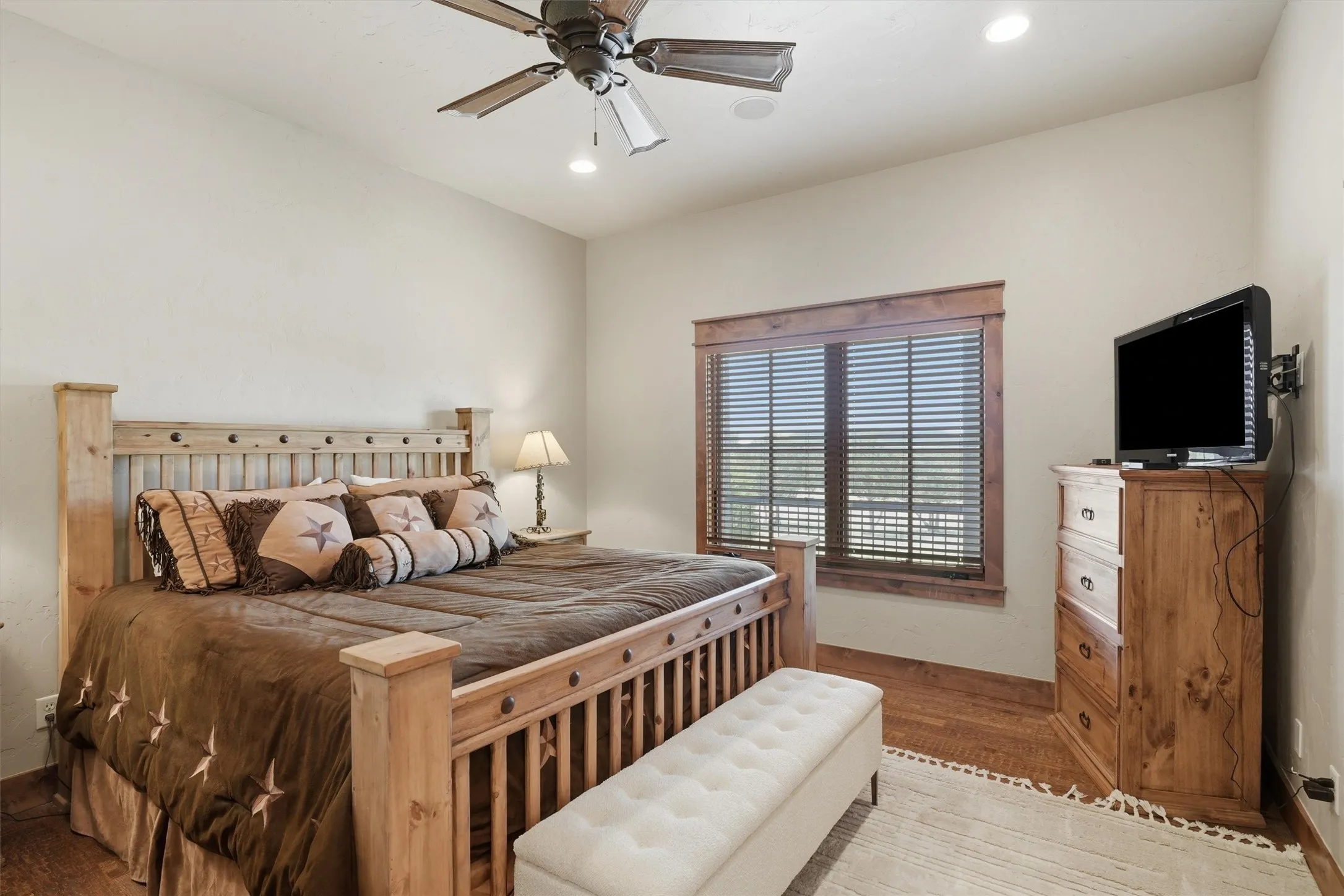 Single Family Residence For Sale in Palo Pinto County , 1046 Grandview Drive, Graford, Texas 76449, 5 Bedrooms, 7 Bathrooms, 1 Garage spaces, 5,321 Sqft, built in 2008, Price $2,000,000, mls#21323097, Real Estate Agent in Graford, Homes For Sale in Palo Pinto county, Homes For Sale in Graford, Realtor in Graford Texas, Real Estate Brokerage Independent Realty Texas, Luminita Cordes Realtor