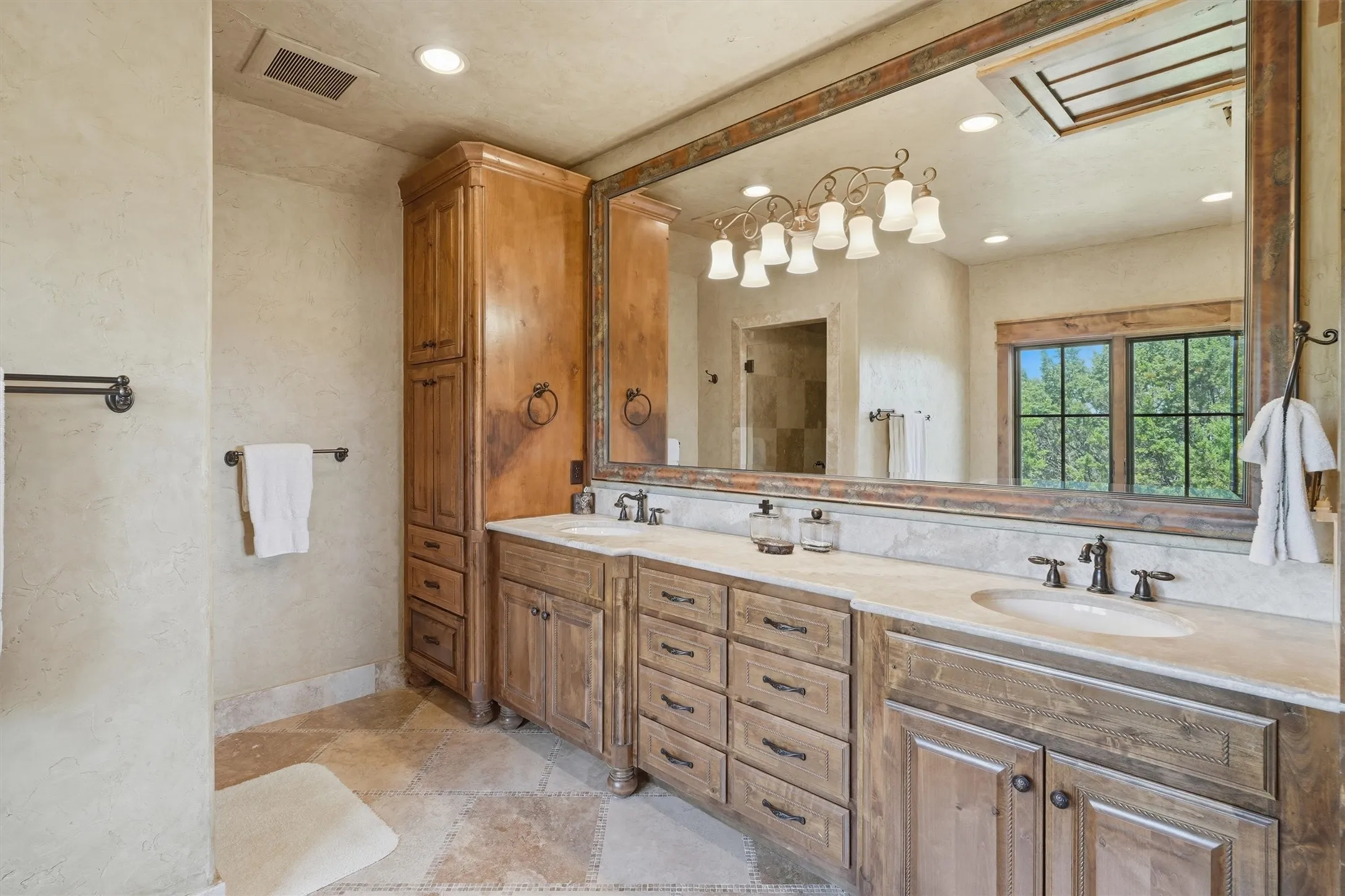Single Family Residence For Sale in Palo Pinto County , 1046 Grandview Drive, Graford, Texas 76449, 5 Bedrooms, 7 Bathrooms, 1 Garage spaces, 5,321 Sqft, built in 2008, Price $2,000,000, mls#21323097, Real Estate Agent in Graford, Homes For Sale in Palo Pinto county, Homes For Sale in Graford, Realtor in Graford Texas, Real Estate Brokerage Independent Realty Texas, Luminita Cordes Realtor