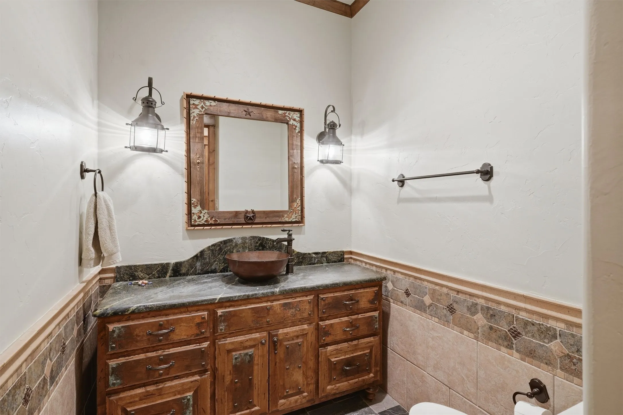 Single Family Residence For Sale in Palo Pinto County , 1046 Grandview Drive, Graford, Texas 76449, 5 Bedrooms, 7 Bathrooms, 1 Garage spaces, 5,321 Sqft, built in 2008, Price $2,000,000, mls#21323097, Real Estate Agent in Graford, Homes For Sale in Palo Pinto county, Homes For Sale in Graford, Realtor in Graford Texas, Real Estate Brokerage Independent Realty Texas, Luminita Cordes Realtor