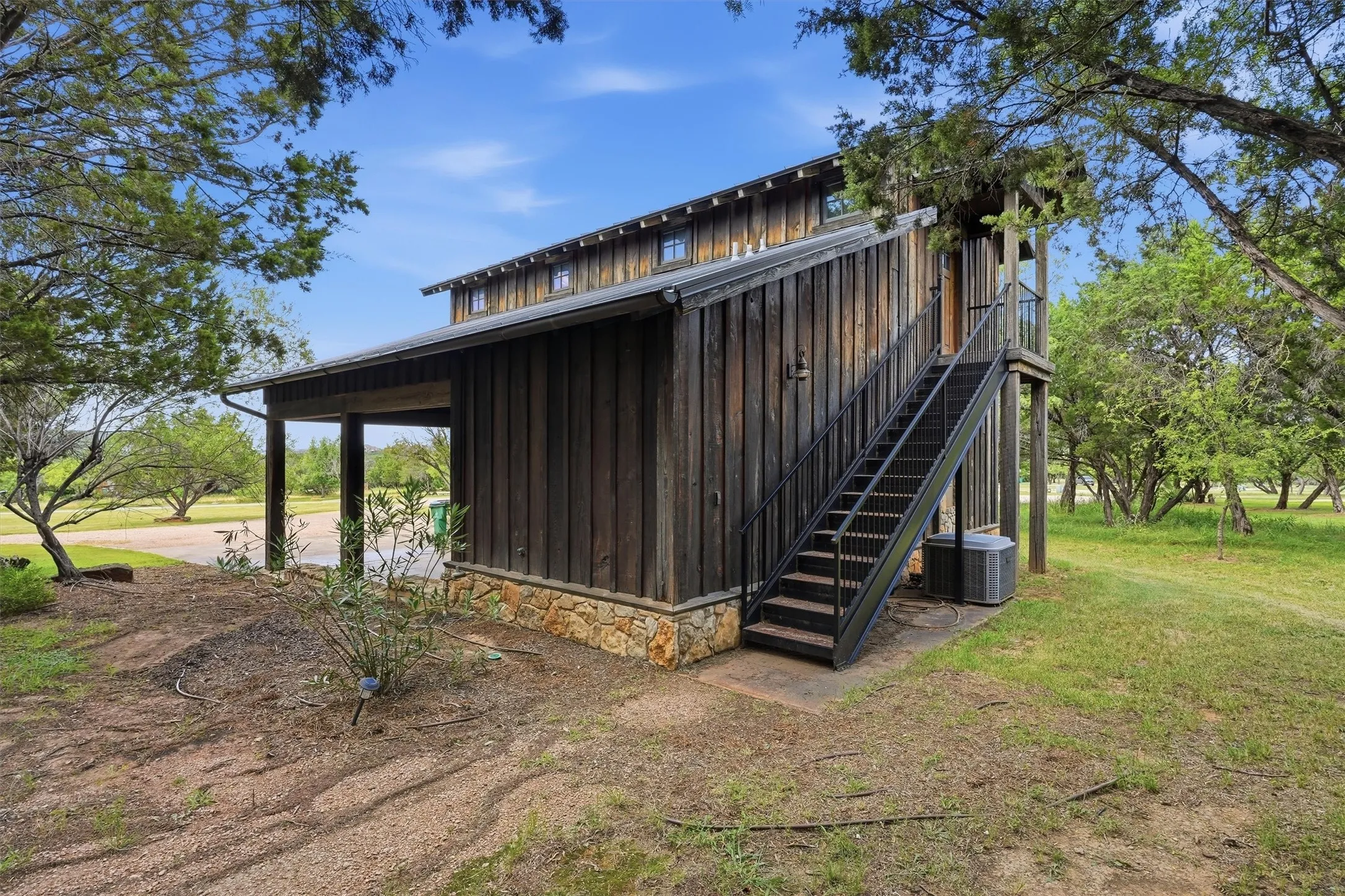 Single Family Residence For Sale in Palo Pinto County , 1046 Grandview Drive, Graford, Texas 76449, 5 Bedrooms, 7 Bathrooms, 1 Garage spaces, 5,321 Sqft, built in 2008, Price $2,000,000, mls#21323097, Real Estate Agent in Graford, Homes For Sale in Palo Pinto county, Homes For Sale in Graford, Realtor in Graford Texas, Real Estate Brokerage Independent Realty Texas, Luminita Cordes Realtor