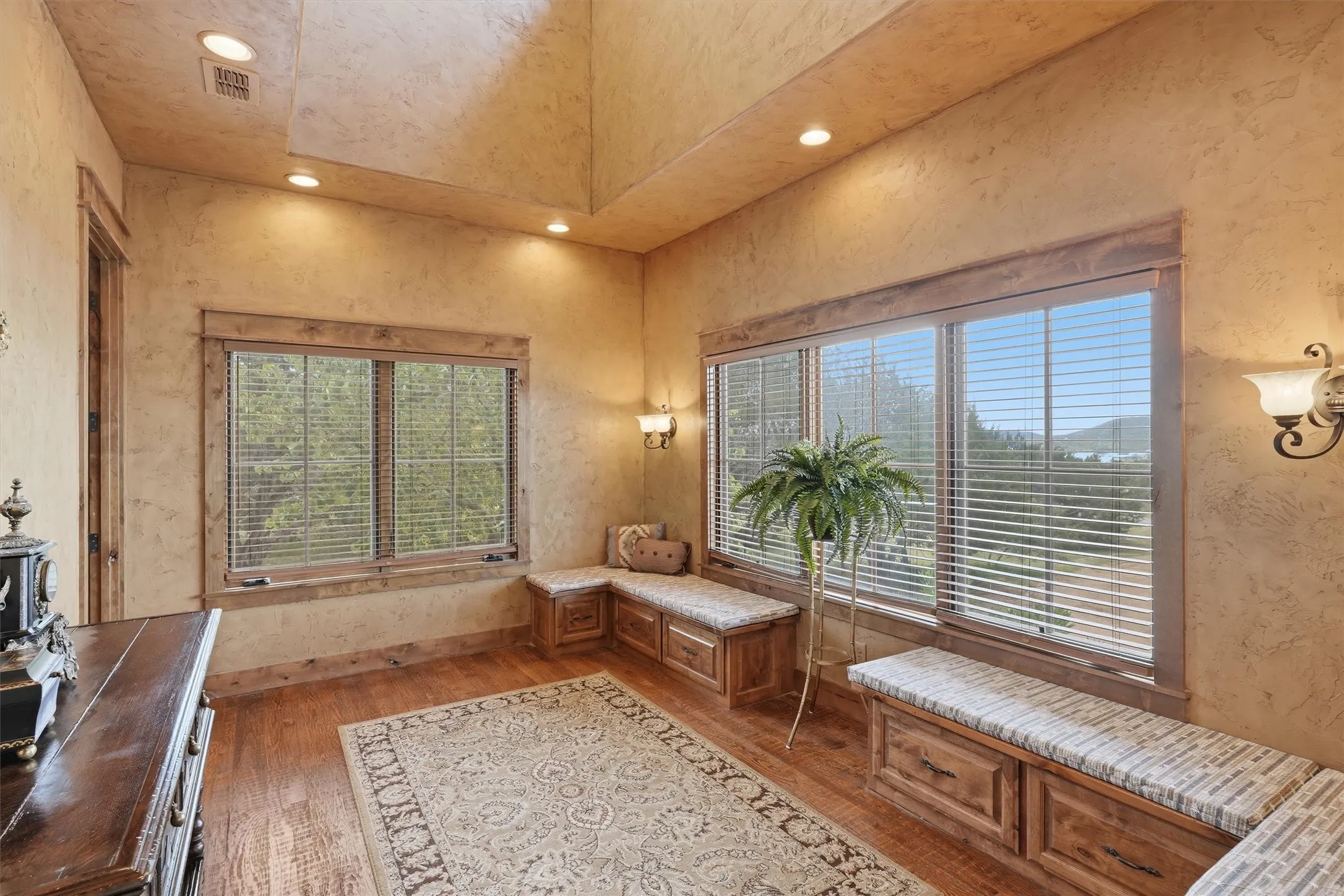 Single Family Residence For Sale in Palo Pinto County , 1046 Grandview Drive, Graford, Texas 76449, 5 Bedrooms, 7 Bathrooms, 1 Garage spaces, 5,321 Sqft, built in 2008, Price $2,000,000, mls#21323097, Real Estate Agent in Graford, Homes For Sale in Palo Pinto county, Homes For Sale in Graford, Realtor in Graford Texas, Real Estate Brokerage Independent Realty Texas, Luminita Cordes Realtor