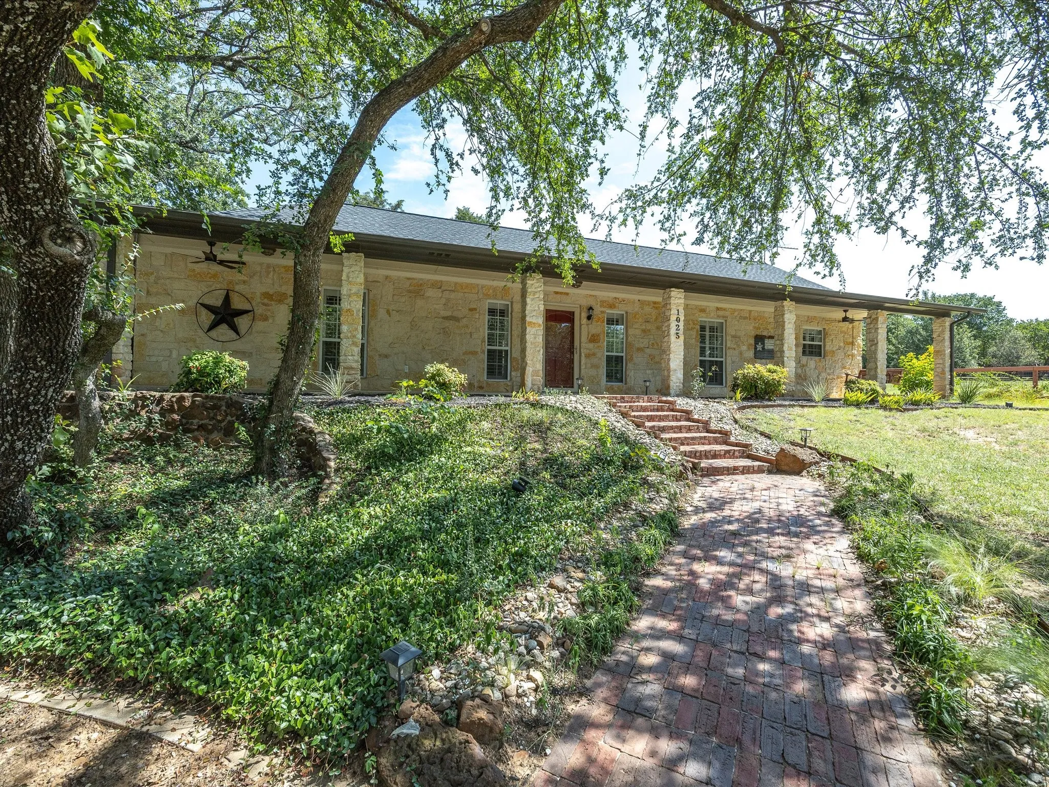 Single Family Residence For Rent in Denton County , 1025 Burchbury Trail, Argyle, Texas 76226, 3 Bedroom, 3 Bathroom, 3 Garage spaces, 4,062 Sqft, built in 1999, mls#21324945, Real Estate Agent in Argyle, Homes For Rent in Denton county, Homes For Rent in Argyle, Realtor in Argyle Texas, Real Estate Brokerage Independent Realty Texas, Luminita Cordes Realtor