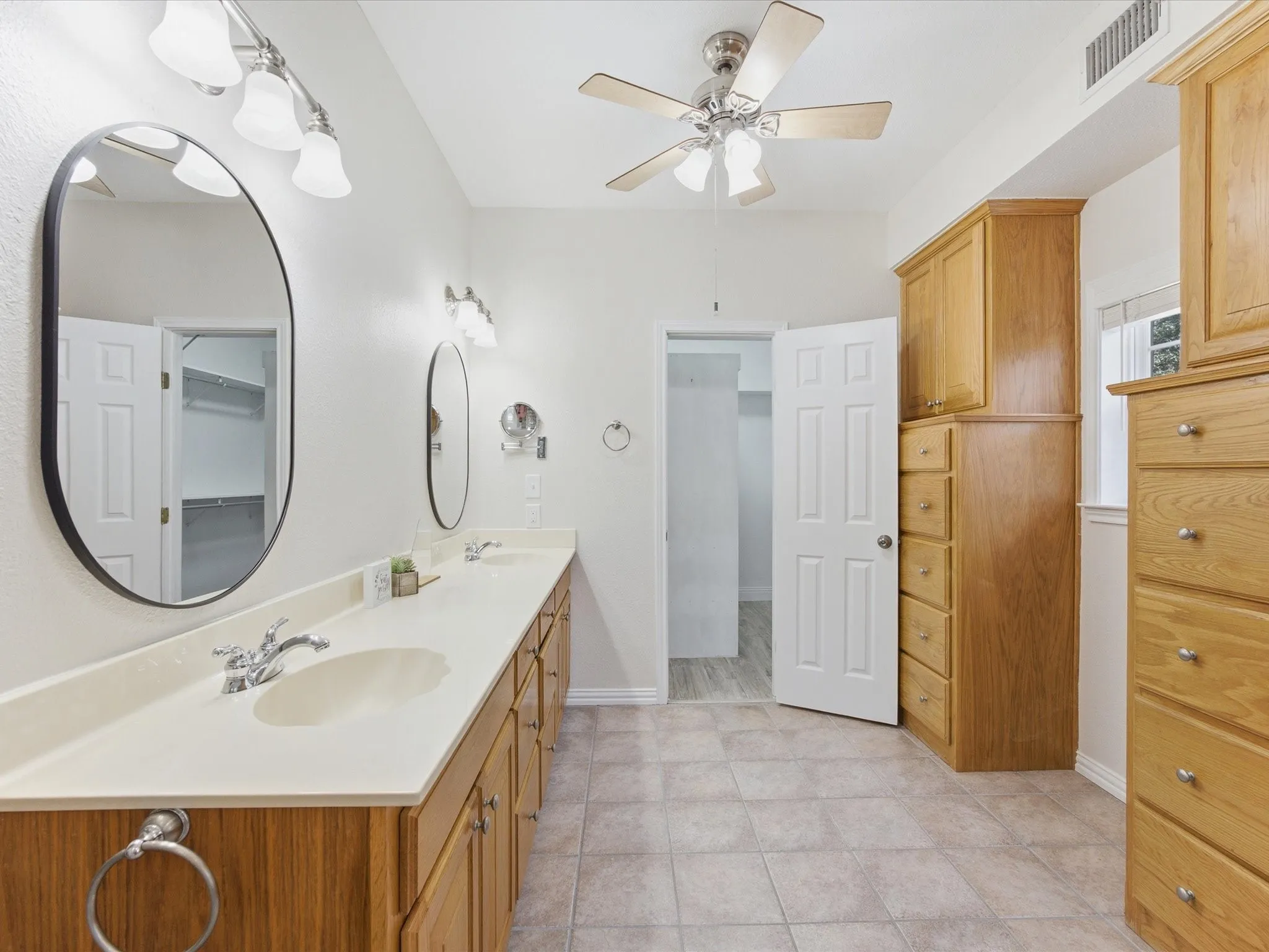 Single Family Residence For Rent in Denton County , 1025 Burchbury Trail, Argyle, Texas 76226, 3 Bedroom, 3 Bathroom, 3 Garage spaces, 4,062 Sqft, built in 1999, mls#21324945, Real Estate Agent in Argyle, Homes For Rent in Denton county, Homes For Rent in Argyle, Realtor in Argyle Texas, Real Estate Brokerage Independent Realty Texas, Luminita Cordes Realtor
