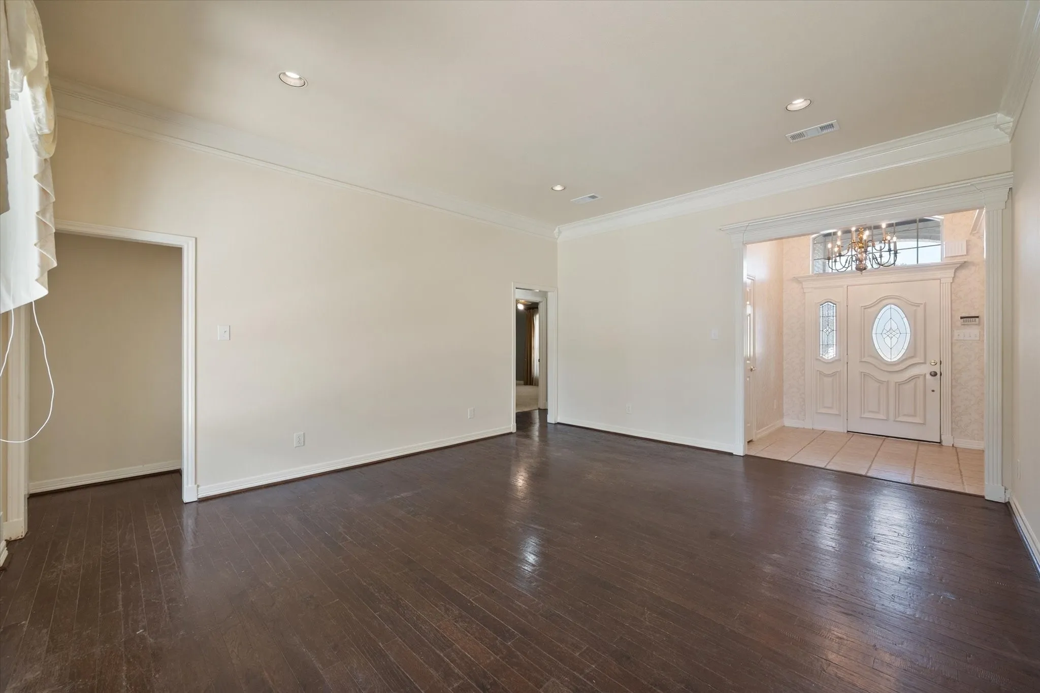 Single Family Residence For Sale in Tarrant County , 812 Turnberry Drive, Mansfield, Texas 76063, 3 Bedroom, 3 Bathroom, 2 Garage spaces, 2,241 Sqft, built in 1991, mls#21321804, Real Estate Agent in Mansfield, Homes For Sale in Tarrant county, Homes For Sale in Mansfield, Realtor in Mansfield Texas, Real Estate Brokerage Independent Realty Texas, Luminita Cordes Realtor