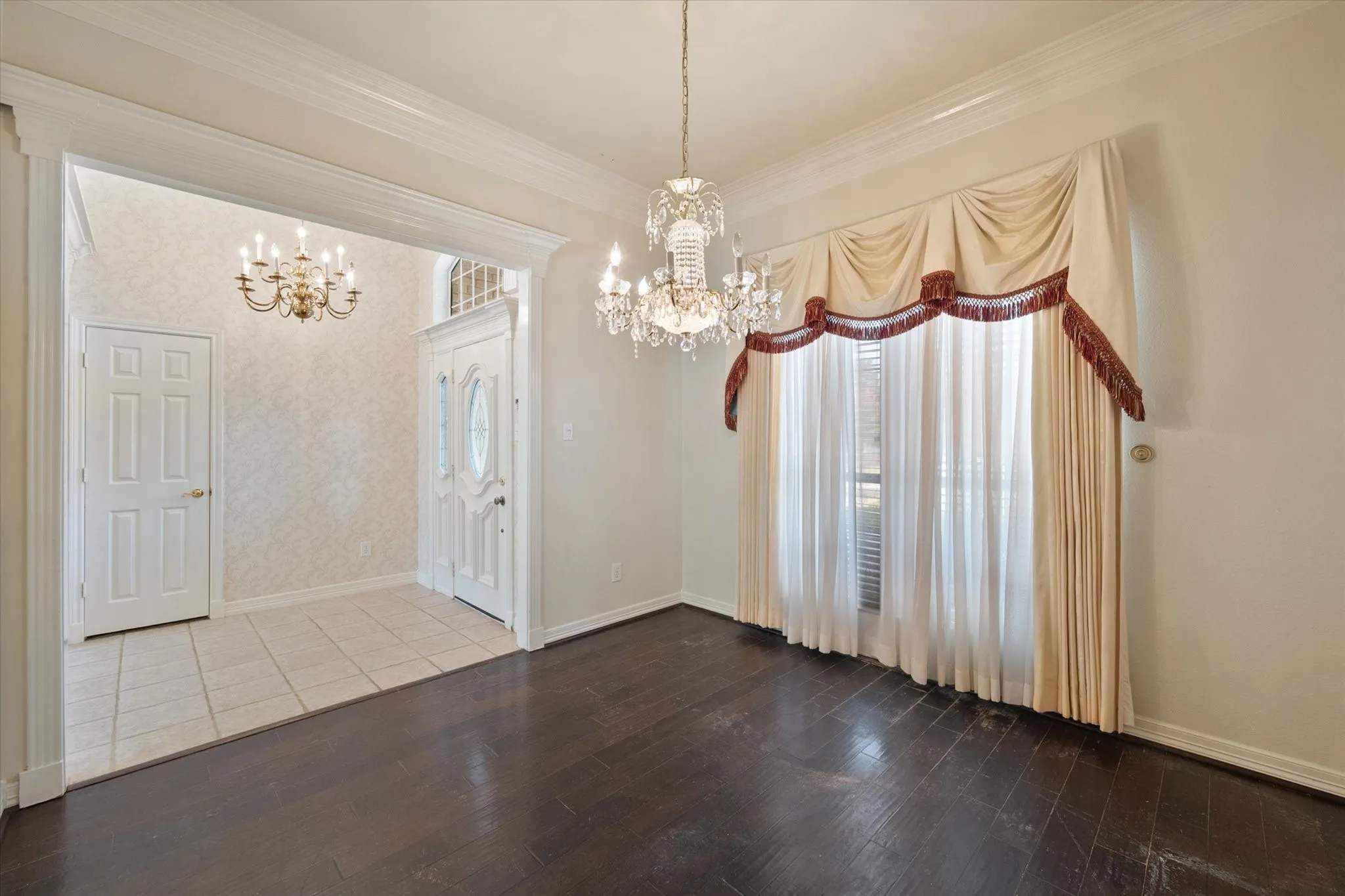 Single Family Residence For Sale in Tarrant County , 812 Turnberry Drive, Mansfield, Texas 76063, 3 Bedroom, 3 Bathroom, 2 Garage spaces, 2,241 Sqft, built in 1991, mls#21321804, Real Estate Agent in Mansfield, Homes For Sale in Tarrant county, Homes For Sale in Mansfield, Realtor in Mansfield Texas, Real Estate Brokerage Independent Realty Texas, Luminita Cordes Realtor