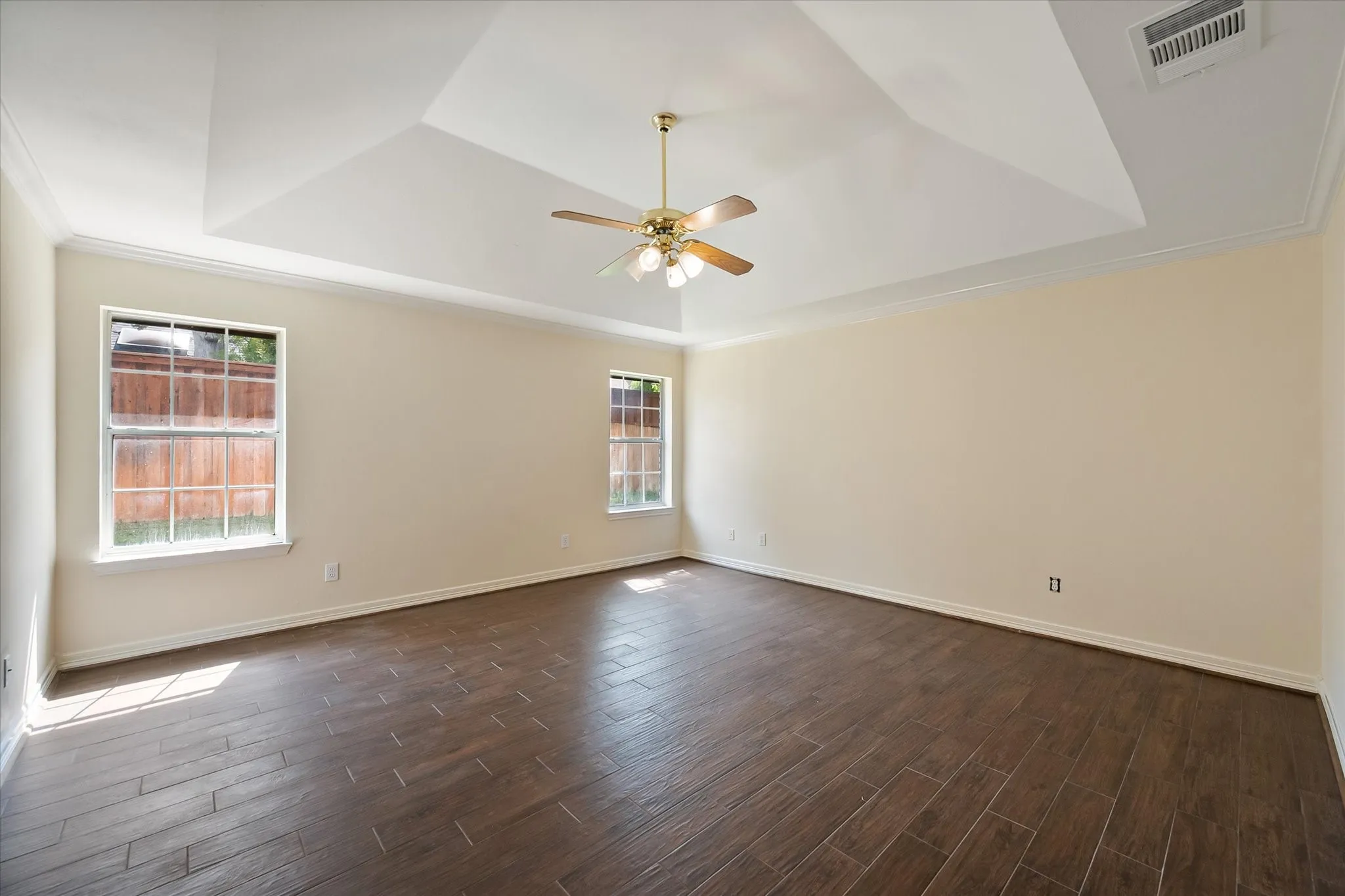 Single Family Residence For Sale in Tarrant County , 812 Turnberry Drive, Mansfield, Texas 76063, 3 Bedroom, 3 Bathroom, 2 Garage spaces, 2,241 Sqft, built in 1991, mls#21321804, Real Estate Agent in Mansfield, Homes For Sale in Tarrant county, Homes For Sale in Mansfield, Realtor in Mansfield Texas, Real Estate Brokerage Independent Realty Texas, Luminita Cordes Realtor